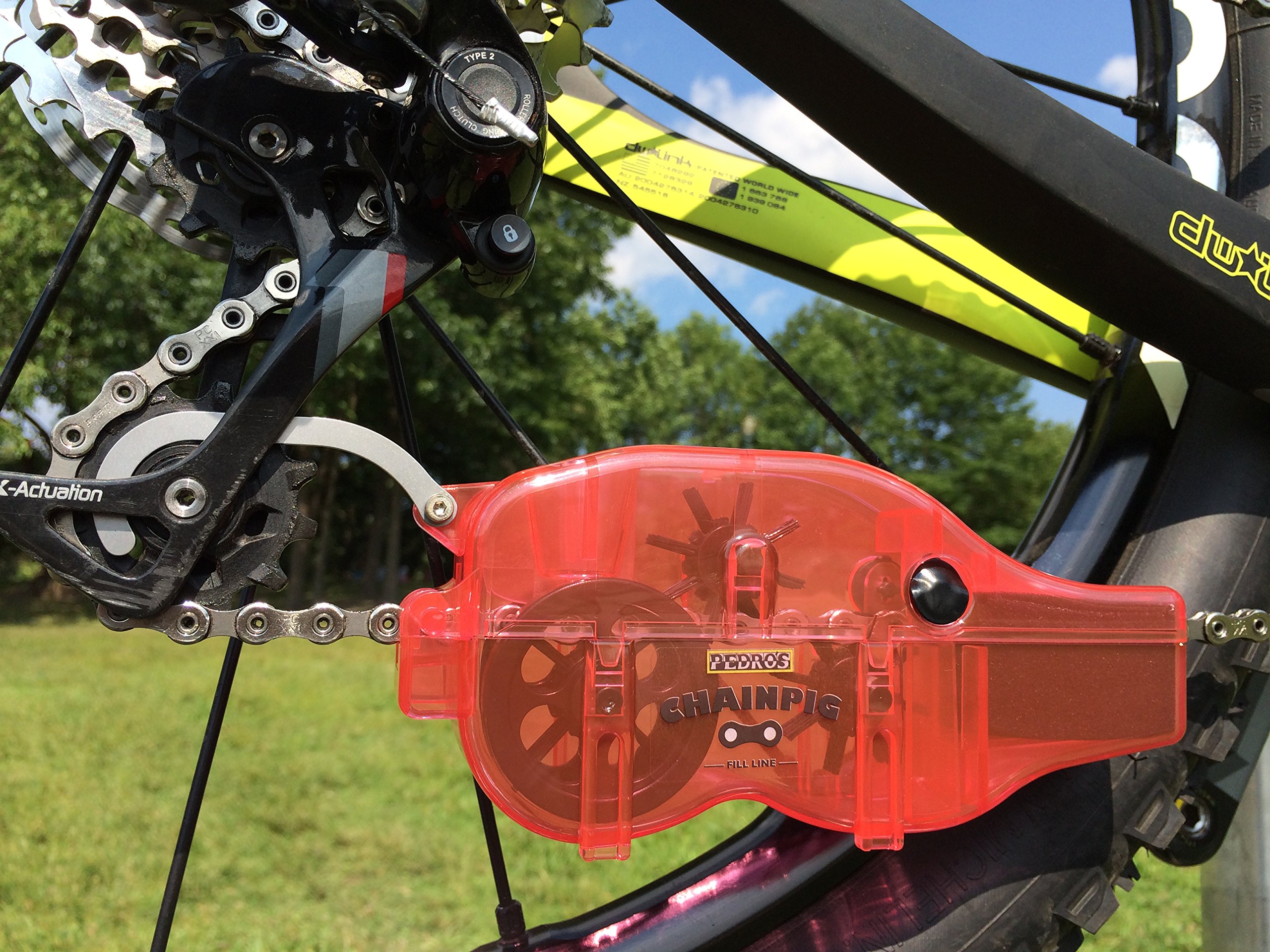 Pedro's Unisex Pig II Chain Cleaning Machine - Red | Bike & Motorcycle Chain Cleaner for Easy Maintenance | Perfect for Road Bikes, Mountain Bikes & Dirt Bikes