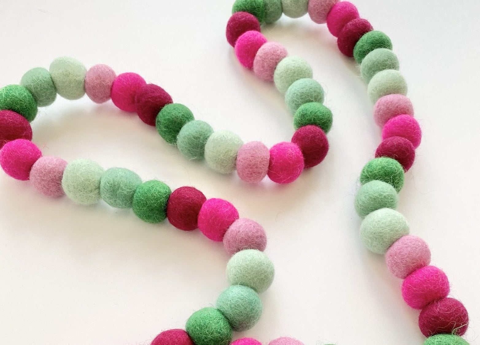 Emerald to Raspberry Gradient Garland - Elegant Ombre Party Decor for Weddings, Baby Showers & Home Decor