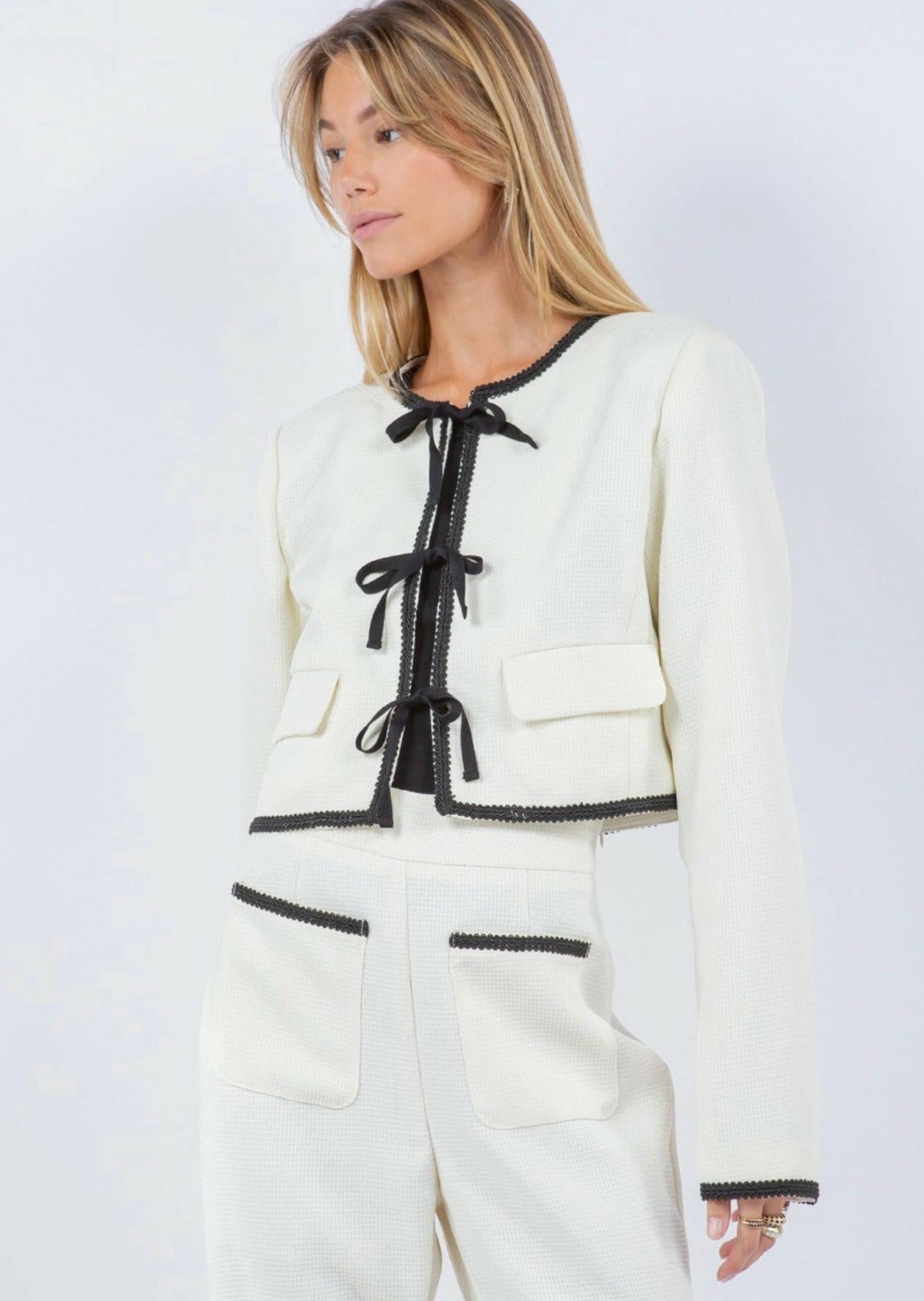 Cropped Contrast Trim Jacket for Women - Stylish Fashion Outerwear for Spring & Fall | Perfect for Casual Outings, Date Nights & Office Wear