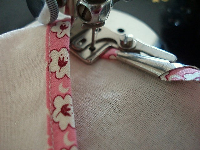 Vintage Singer Bias Binder - Original Sewing Machine Attachment for Quilting, Hemming & Seam Binding | Perfect for DIY Crafts & Garment Making
