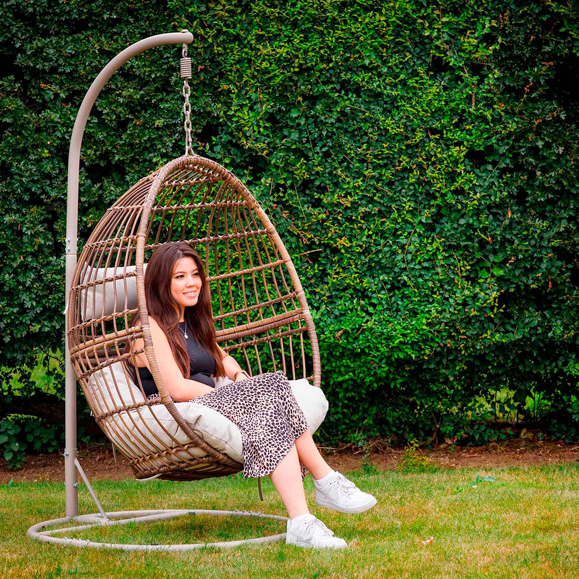 Egg Hanging Swing Chair - Wicker Rattan Basket with Steel Frame DG60 - Perfect for Porch, Patio, Garden & Backyard Relaxation