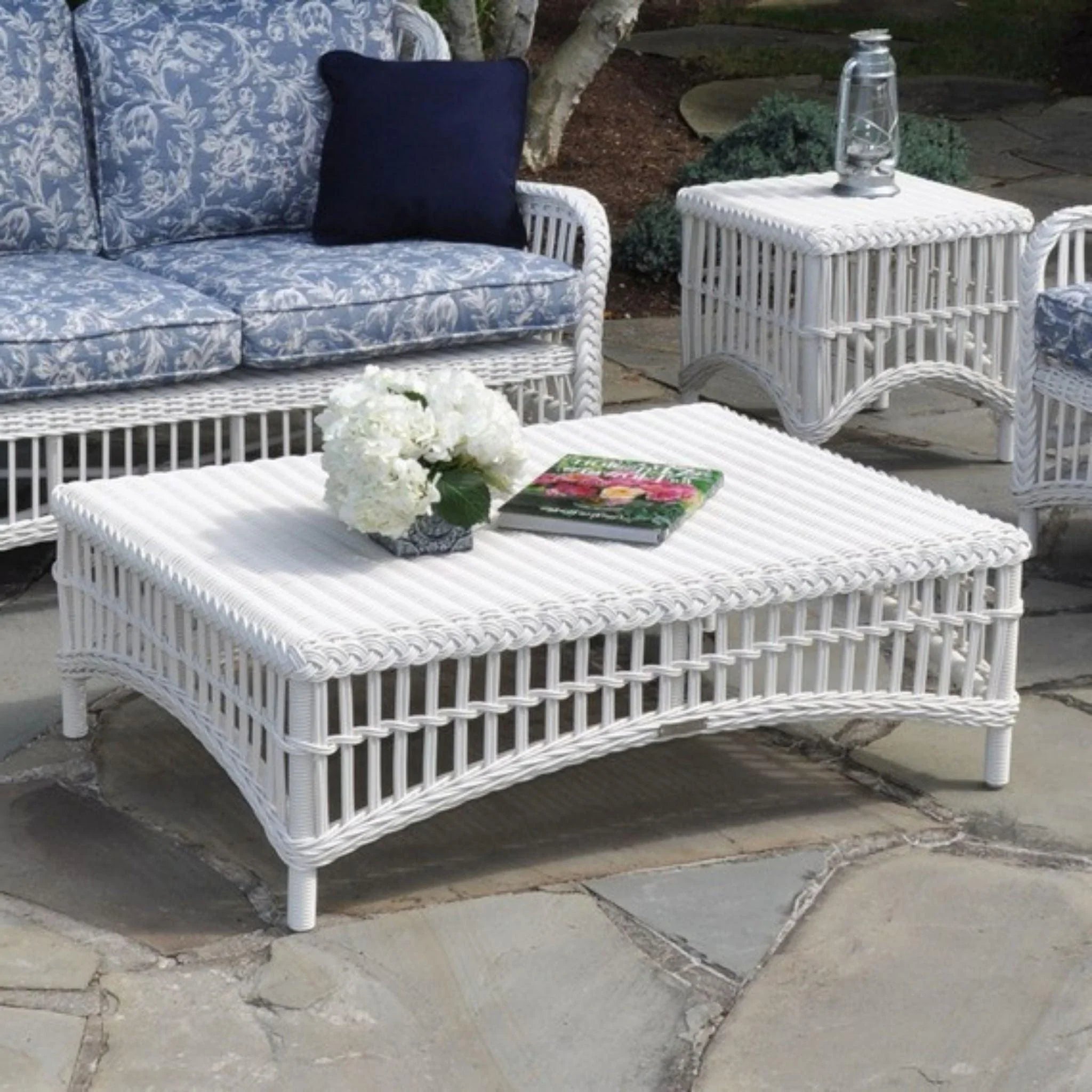 White Chatham Outdoor Coffee Table - Weather-Resistant Patio Furniture for Garden, Poolside & Backyard Relaxation