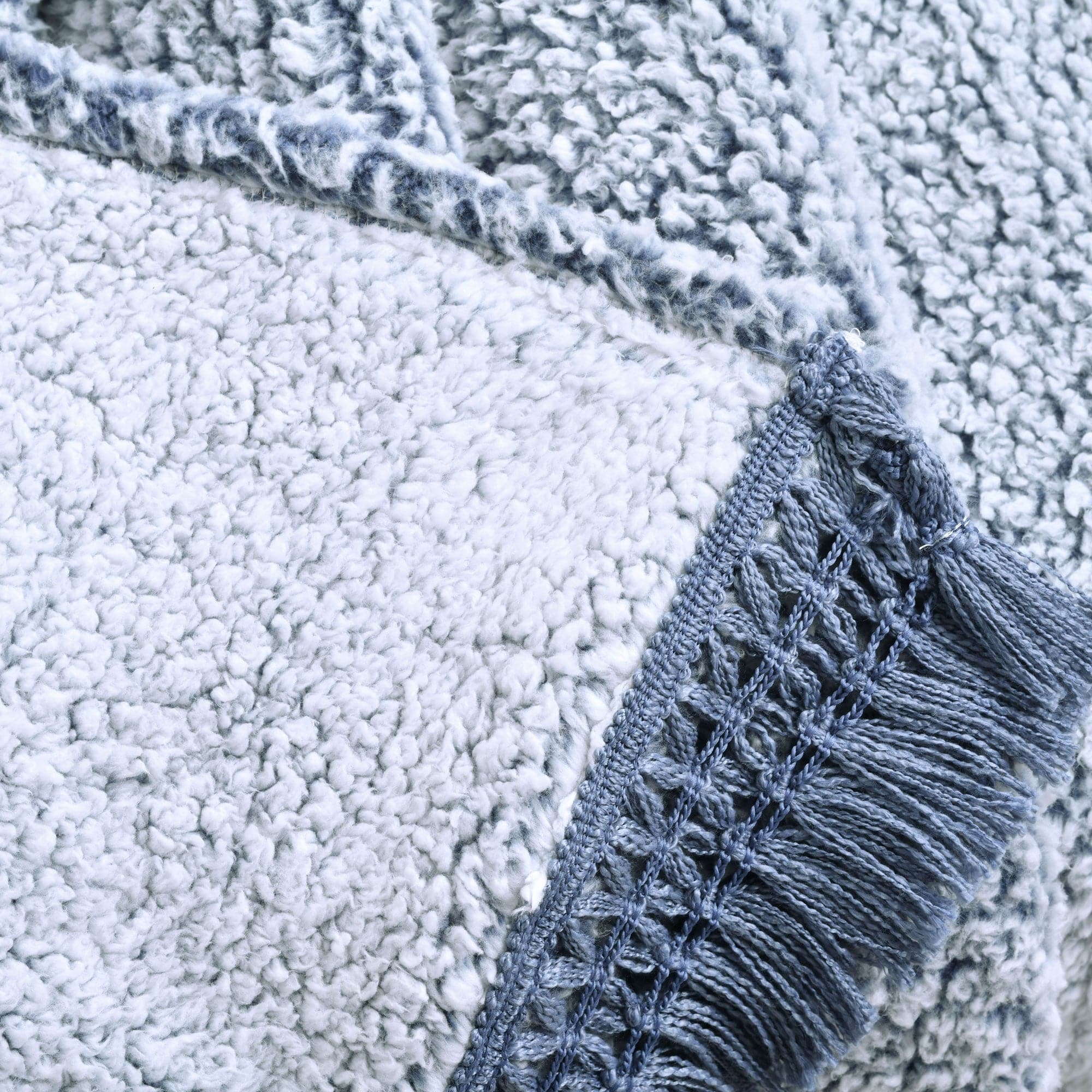 Cozy Sherpa Tassel Fringe Throw Blanket - Soft Plush Fleece Bedspread for Couch, Bed & Sofa - Perfect for Winter Warmth, Home Decor & Gift Giving