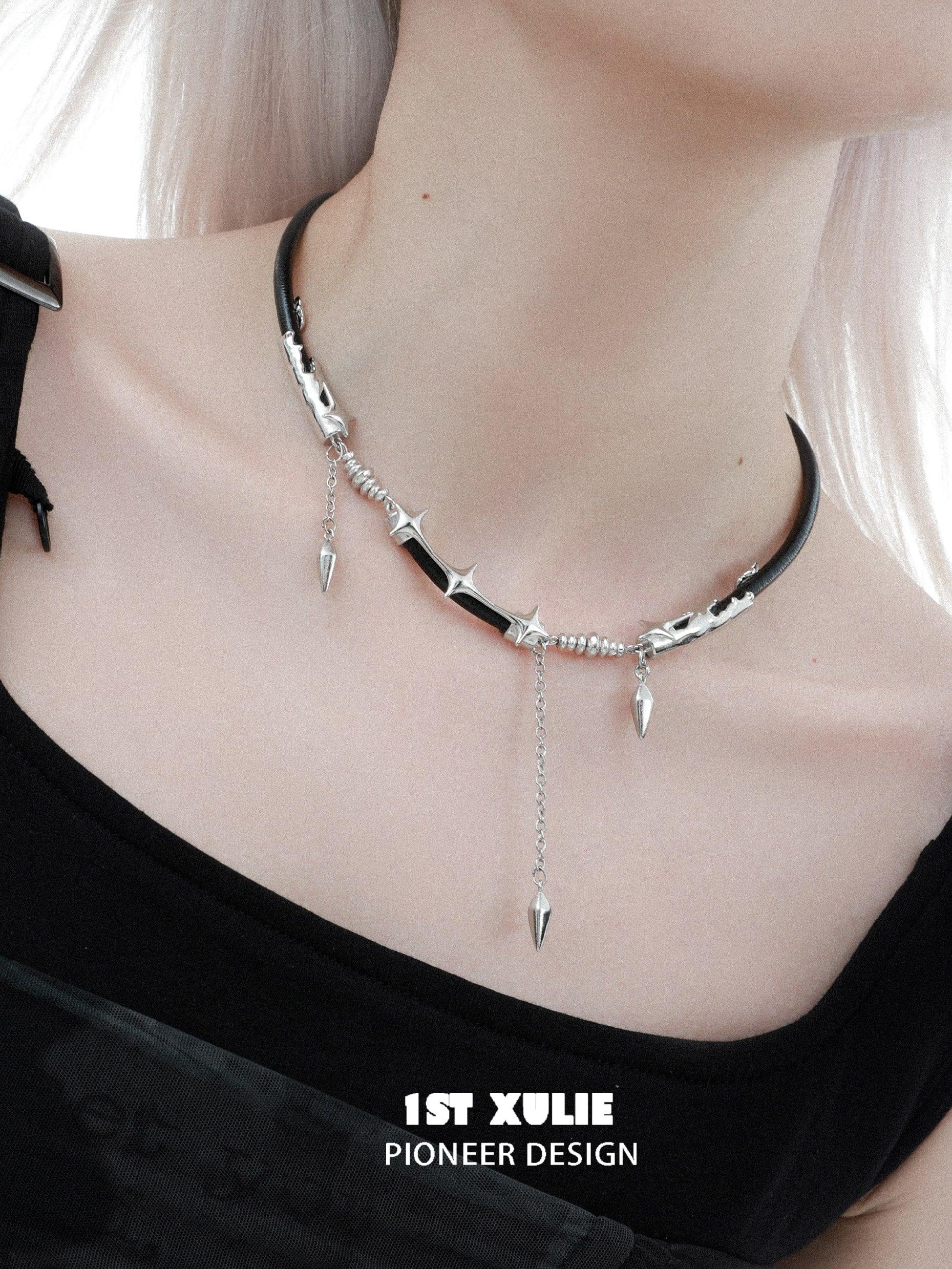 18k Platinum Plated Black Mirror Pendant Cowhide Choker Necklace - Elegant Gothic Jewelry for Women, Perfect for Parties, Weddings & Night Out