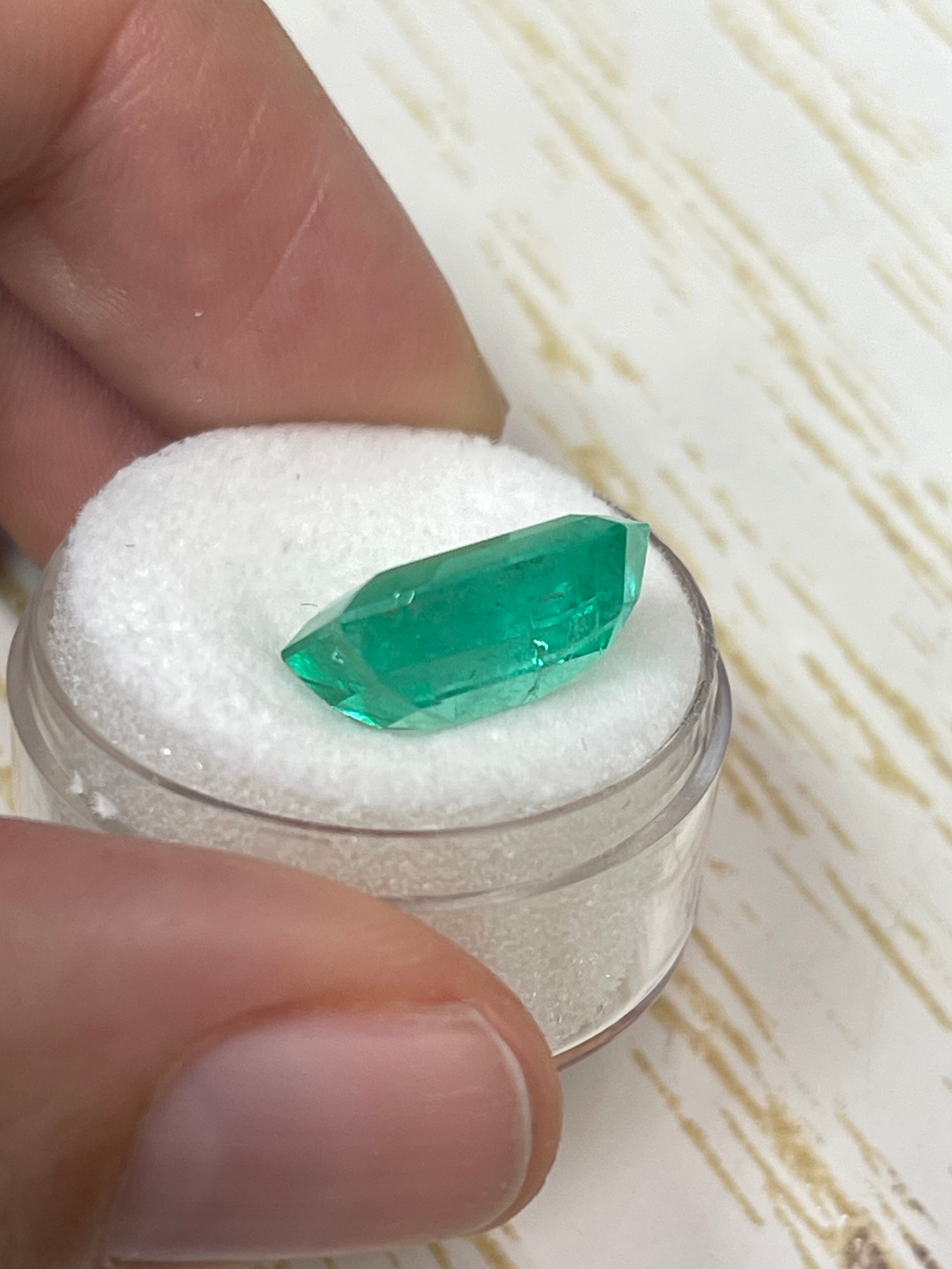 8.20 Carat 14x11.4mm Medium Green Colombian Emerald Cut Loose Gemstone - Perfect for Engagement Rings, Fine Jewelry & Collector's Pieces