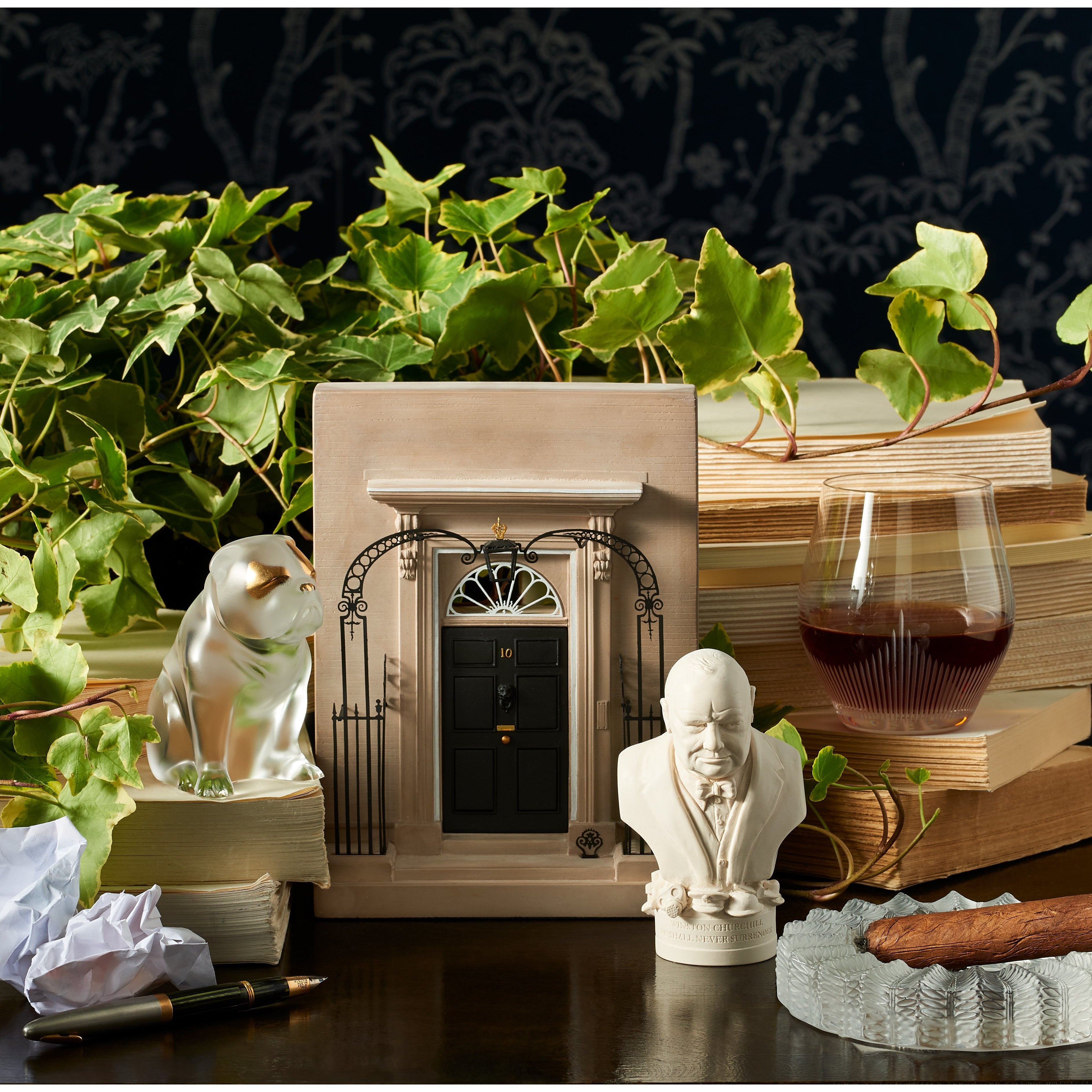 Sir Winston Churchill Bust - Premium Resin Statue for Home & Office Decor | Collectible Historical Figure Sculpture | Perfect for Study, Library, or Gift