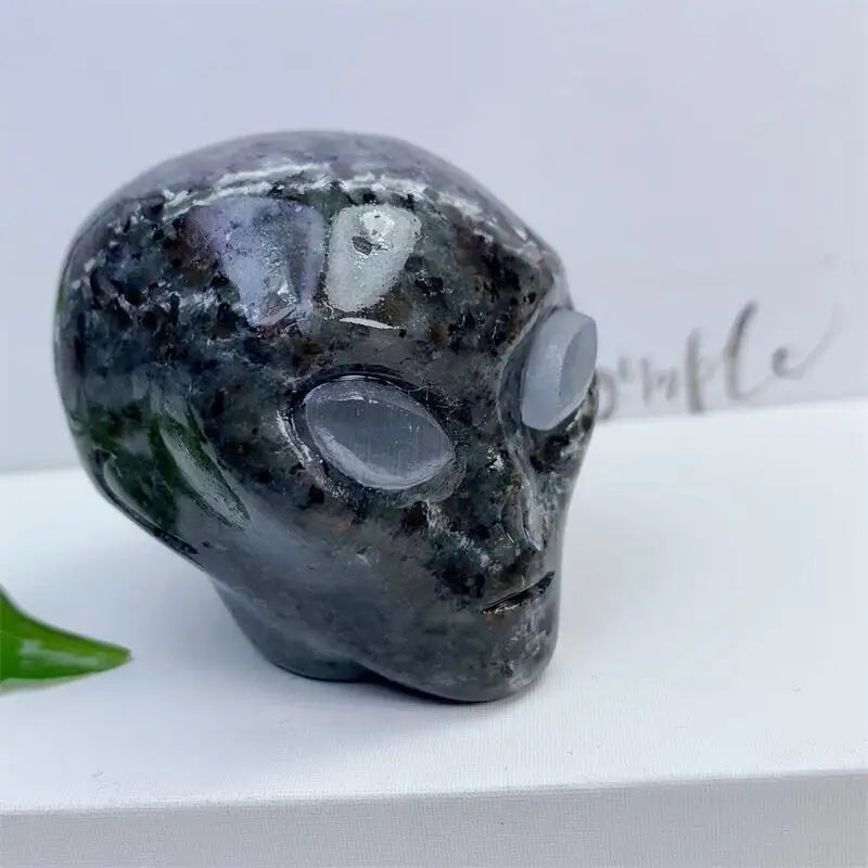 2 Inch Natural Yooperlite Alien Skull Crystal Carving - Healing Energy Stone for Home Decor, Christmas Gift & Spiritual Healing (1PC) - Perfect for Meditation, Feng Shui & Unique Home Decoration
