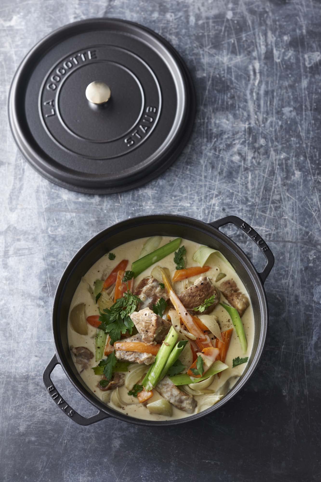 STAUB 7-Quart Round Cast Iron Dutch Oven - Black Matte Enameled Cocotte - Made in France - Perfect for Braising, Stewing & Baking - Family-Sized (7-8 Servings) - Ideal for Soups, Bread & One-Pot Meals
