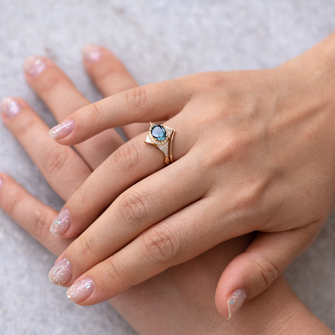 Exquisite Teal Sapphire Deco Ring with Triangle Cut Diamonds - Elegant Vintage Style Jewelry for Women, Perfect for Weddings, Anniversaries & Special Occasions