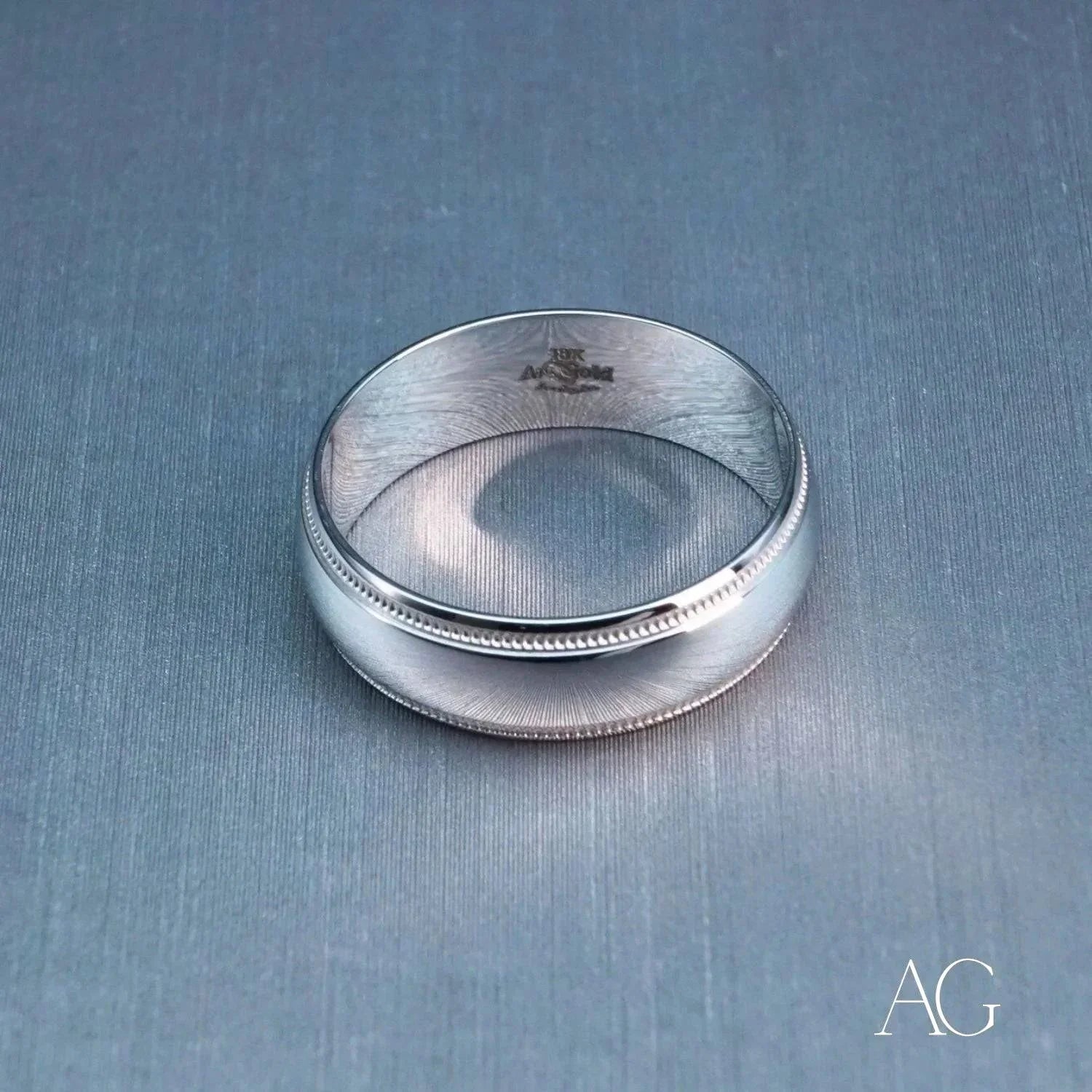 Elegant White 18k Gold Wedding Band for Women - Classic & Timeless Engagement Ring for Brides - Perfect for Weddings, Anniversaries & Special Occasions