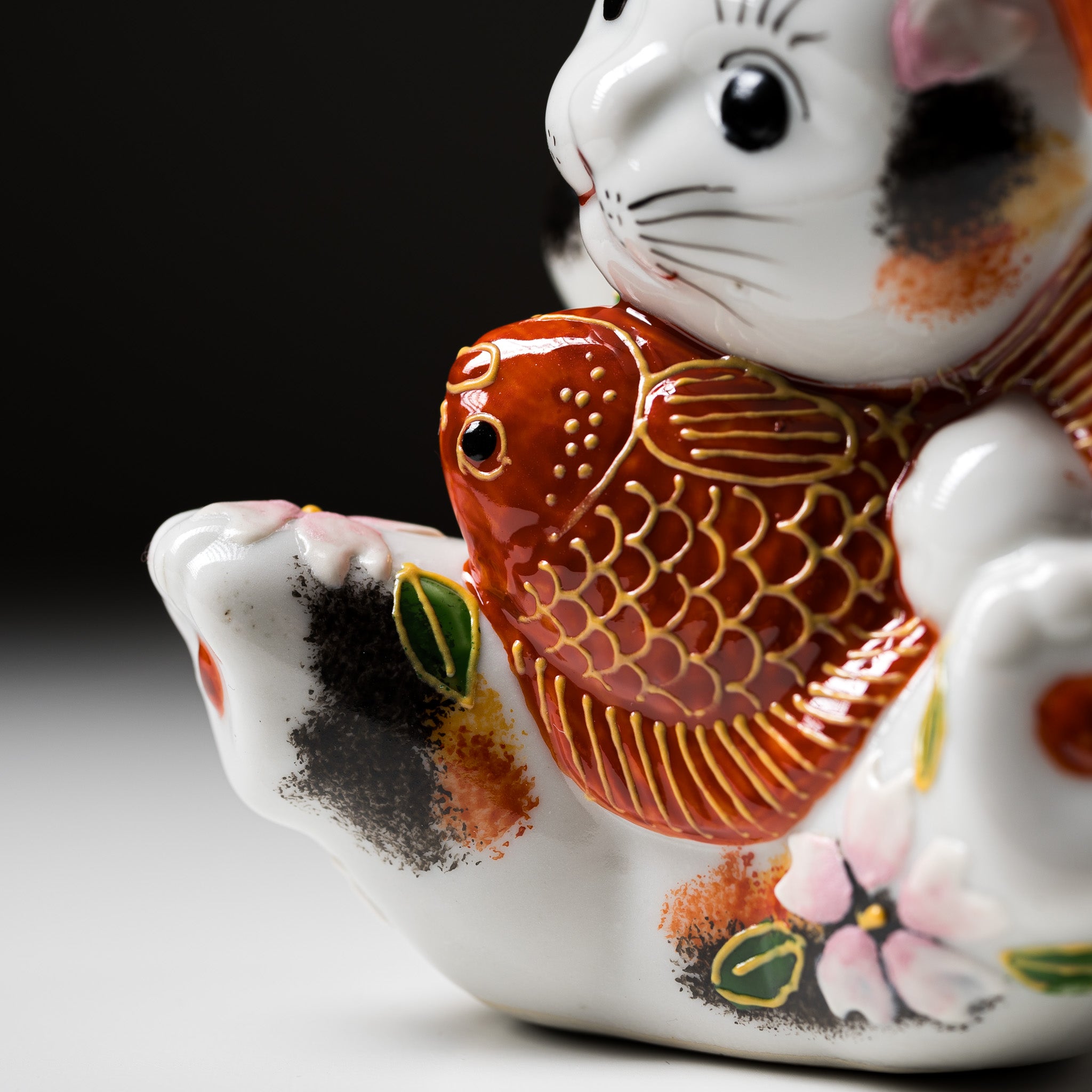 Kutani Ware Cat with Bream 'Mai' - Japanese Handcrafted Ceramic Animal Ornament | Perfect for Home Decor, Gift Giving & Japanese Culture Enthusiasts