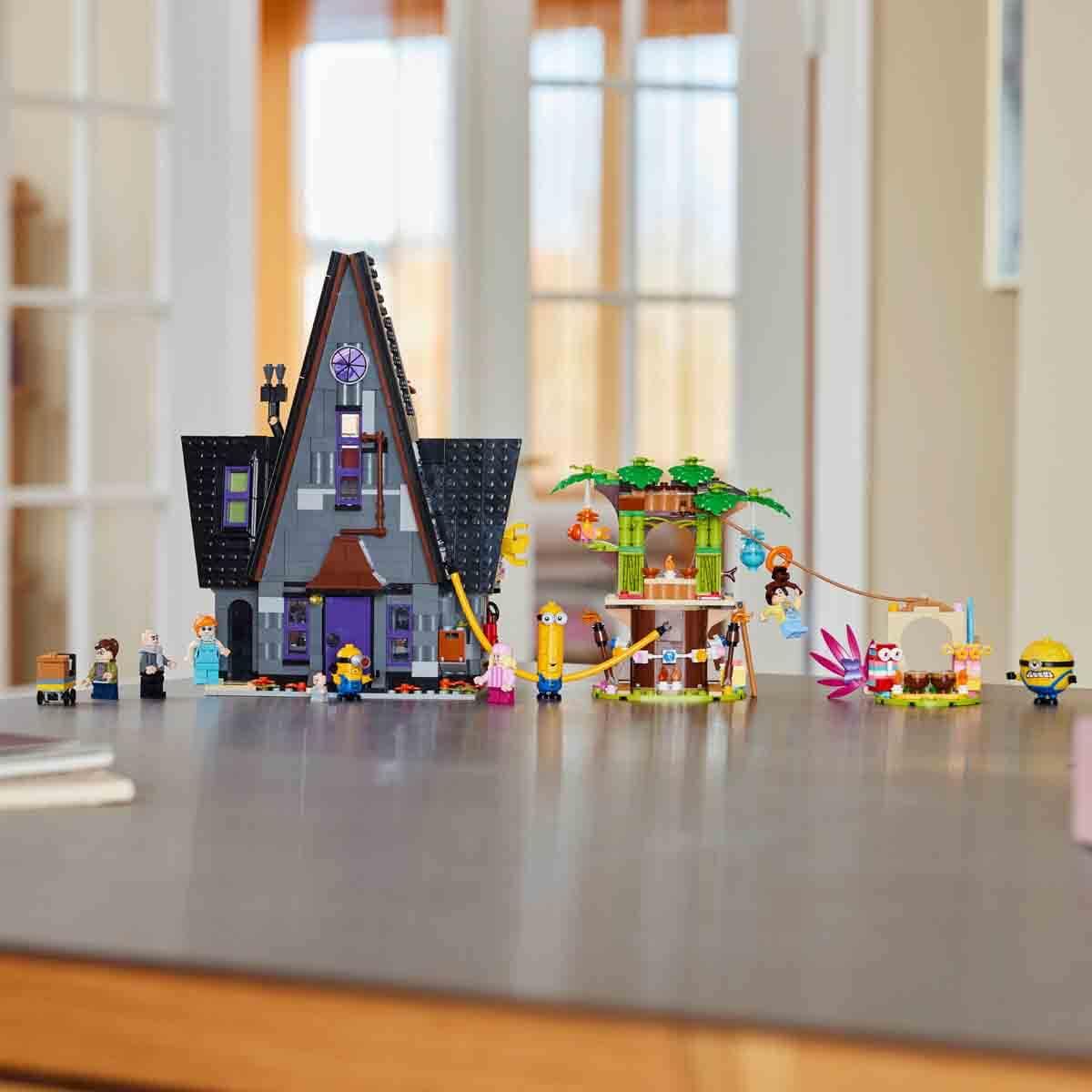 LEGO GRU 4: Despicable Me Minions & GRU's Family Mansion Building Toy Set with Movie Character Figures, Construction Playset for Kids Ages 8+ (75583) - Perfect for Birthday Gifts, Creative Play & Movie-Themed Collectibles