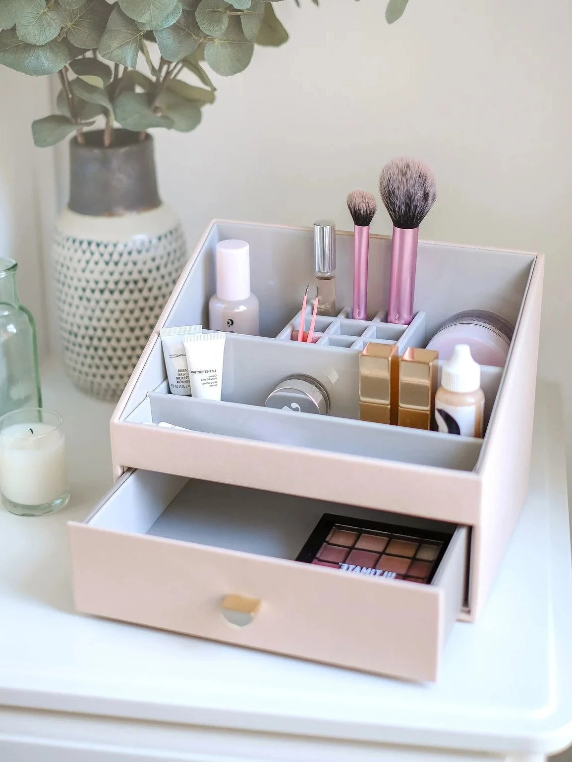 Classic Makeup Organizer Blush Palette - Perfect for Travel, Home Vanity & Professional Makeup Artists | Portable & Stylish Cosmetic Storage Solution