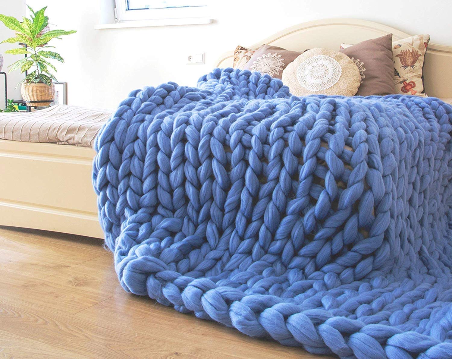 Handmade Chunky Giant Knit Throw Blanket - Bulky Knitting Yarn for Bedroom, Pet Bed, Chair & Sofa - Super Large Light Blue Decor (130x170cm) - Perfect for Cozy Nights, Yoga Sessions & Home Styling