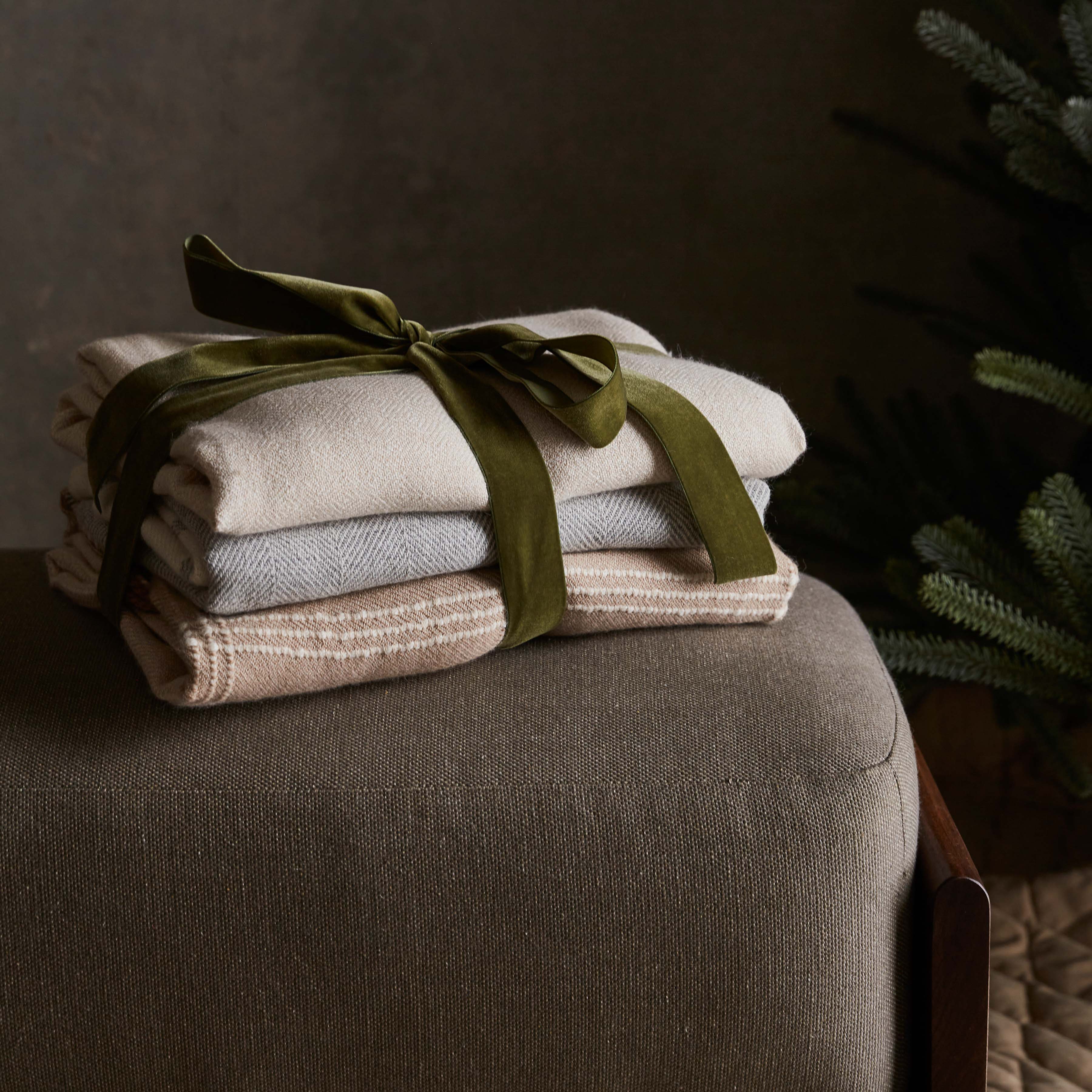 Soft & Cozy Alpaca Wool Throw Blanket - Luxurious Handwoven 100% Baby Alpaca - Perfect for Couch, Bed & Winter Warmth - Elegant Home Decor Gift