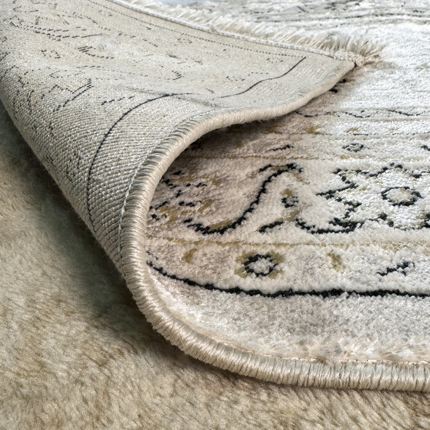 Premium Islamic Prayer Rug - Soft & Comfortable Muslim Prayer Mat for Home & Mosque - Ideal Gift for Ramadan, Eid & Daily Salah (Cream)