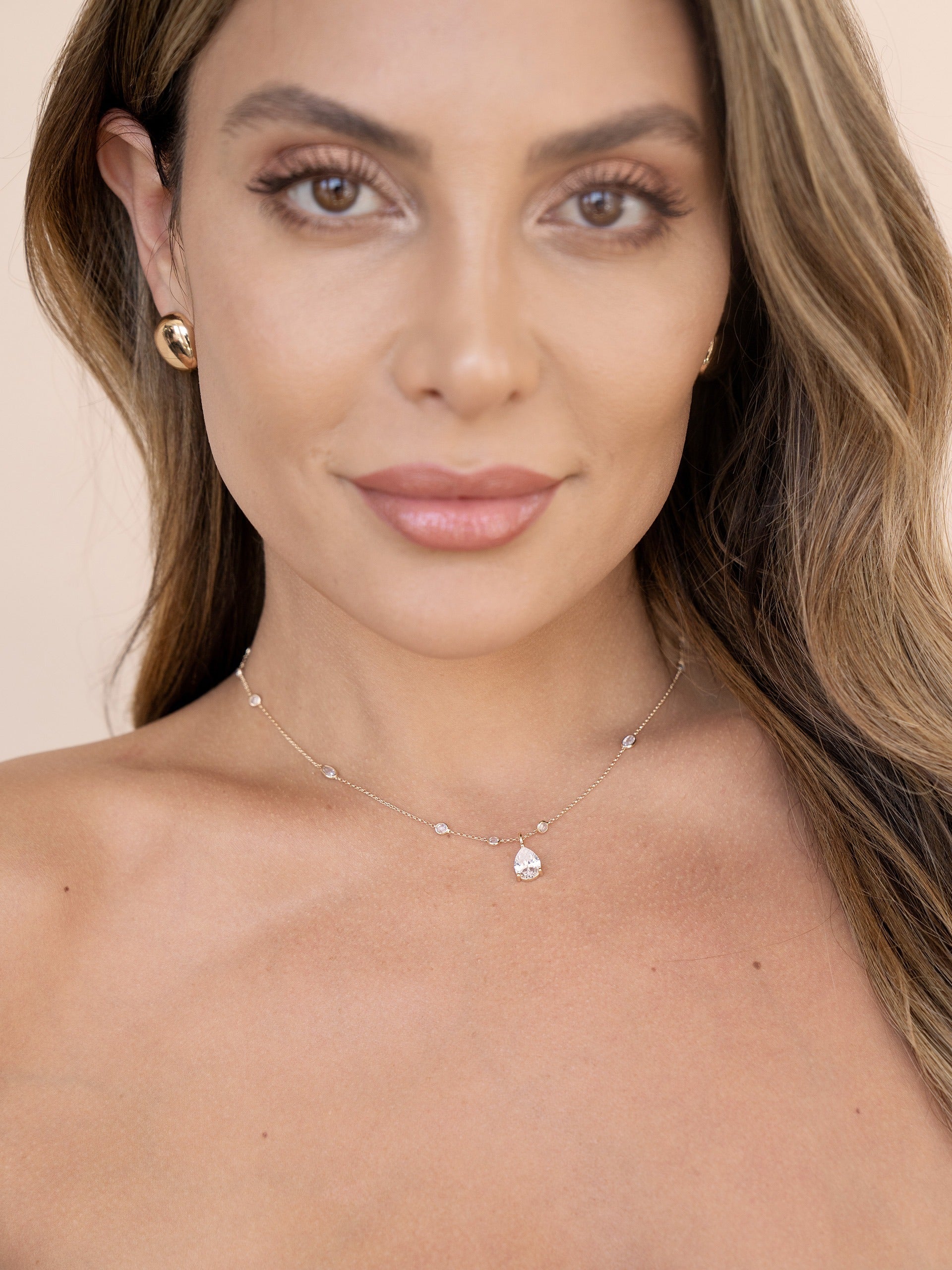 Exquisite Crystal Pendant Necklace for Women - Elegant Jewelry Gift for Birthday, Anniversary & Valentine's Day - Perfect for Party, Wedding & Special Occasions