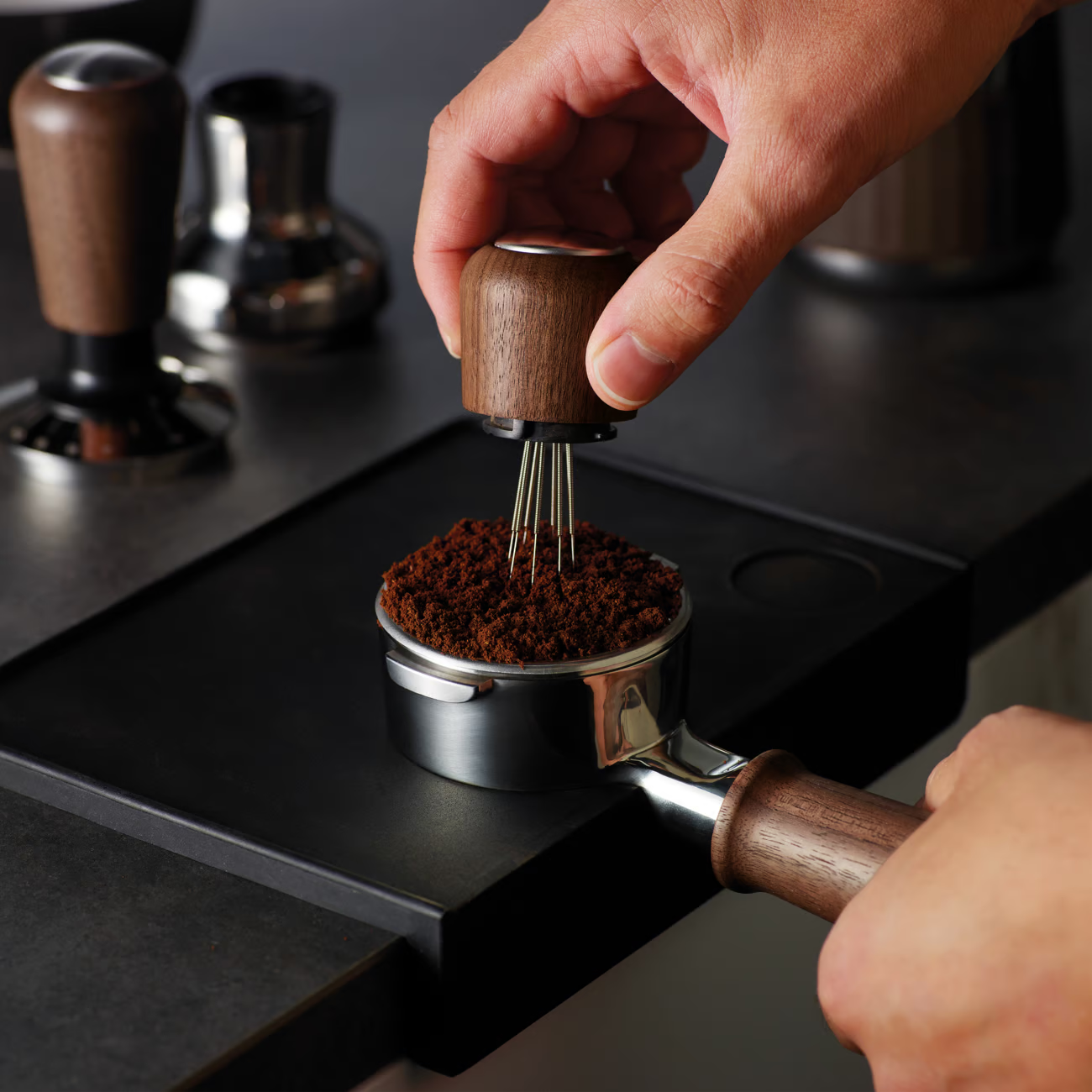 Breville 58mm Coffee Distributor & Tamper - Professional Espresso Tool for Baristas & Home Brewing - Perfect for Latte, Cappuccino & Espresso Preparation