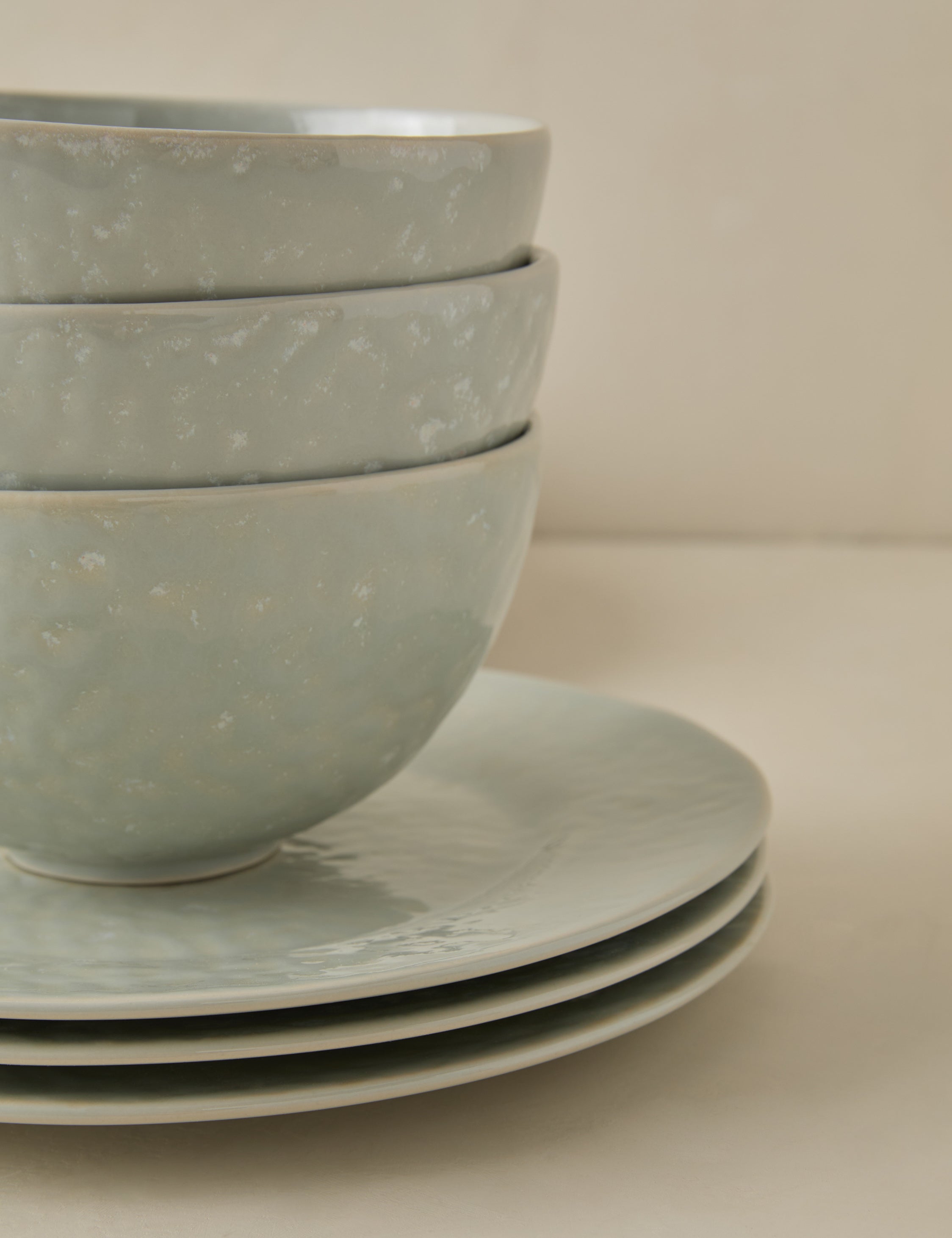Geneva Stoneware Dinnerware Set - Elegant & Durable Ceramic Plates, Bowls & Mugs for Everyday Use - Perfect for Family Dinners, Entertaining Guests & Restaurant-Style Dining at Home