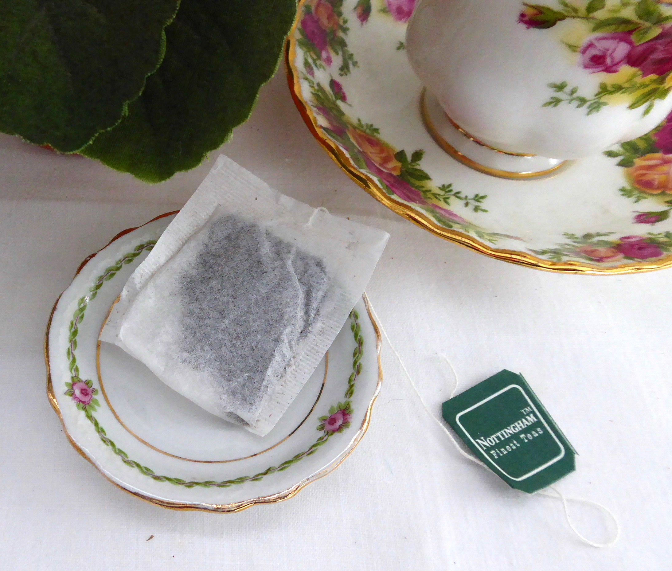 Antique English Rose Border Teabag Caddy - Butter Pat 1890s Vintage Style for Tea Storage & Display - Perfect for Tea Lovers, Collectors, and Victorian Home Decor