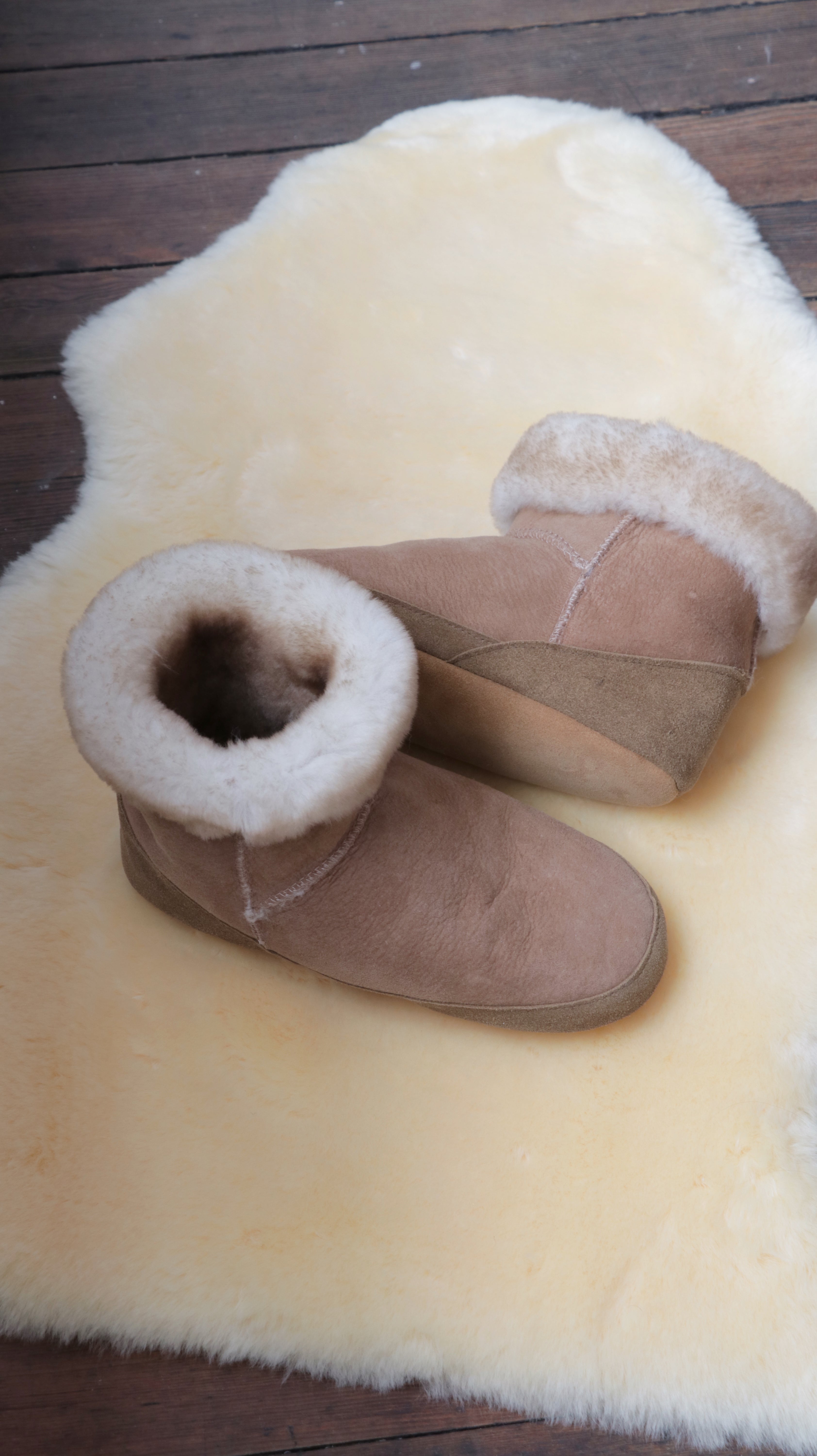 Premium Sheepskin Cabin Boots for Men & Women - Cozy Winter Indoor/Outdoor Slippers for Home, Camping & Cabin Wear