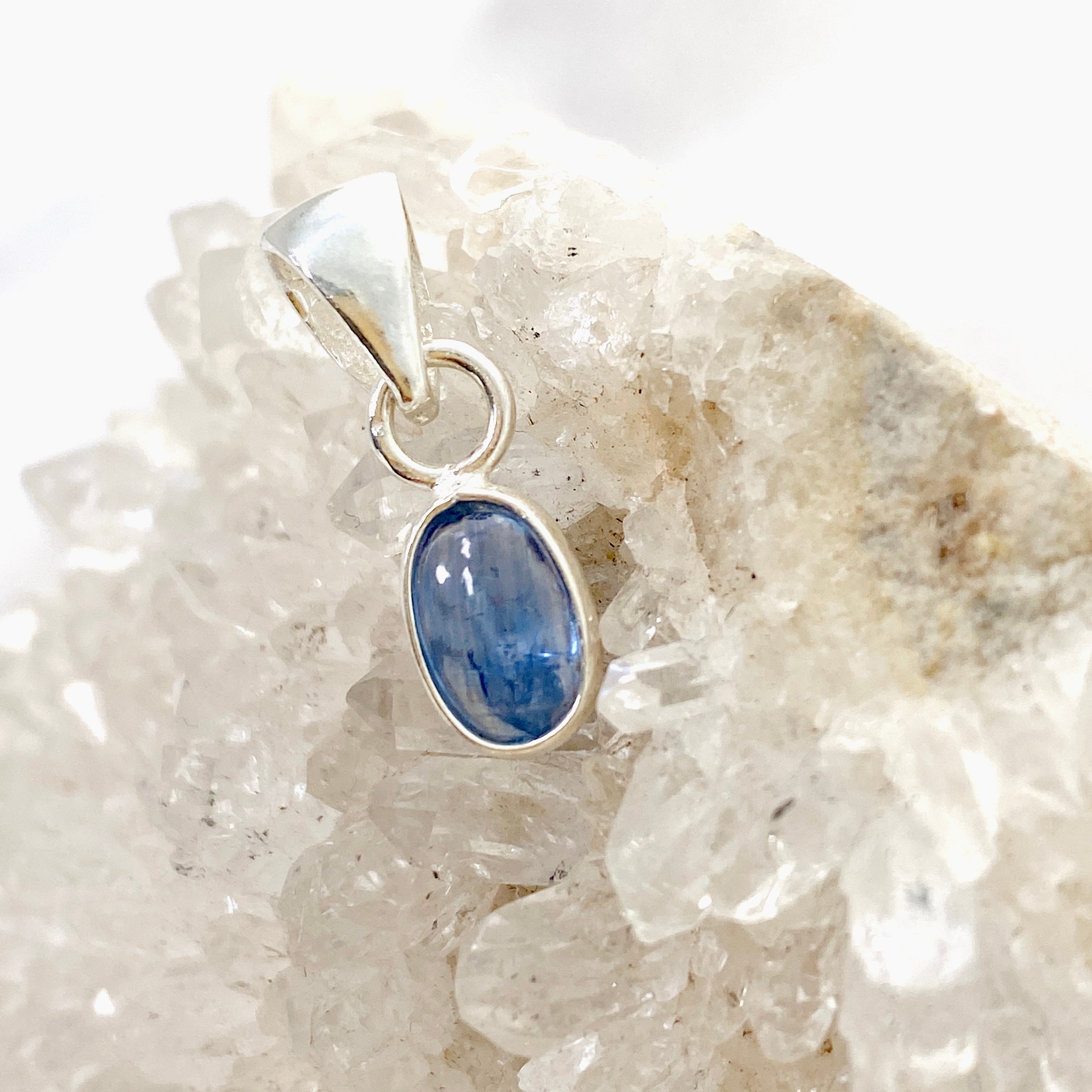 Natural Blue Kyanite Oval Cabochon Pendant Necklace KPGJ4615 - Perfect for Healing Crystal Jewelry & Spiritual Energy Work