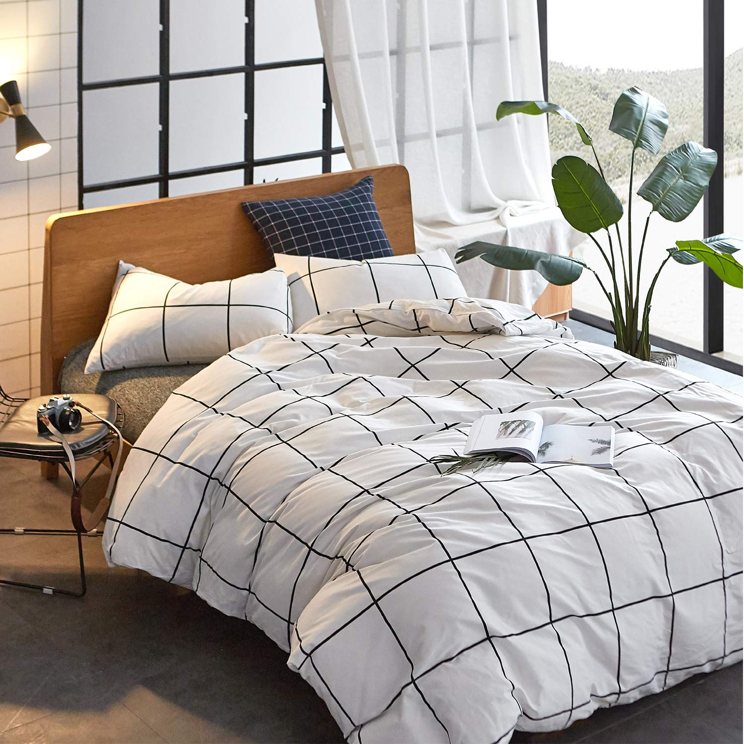 CLOTHKNOW White Plaid Comforter Set California King 3-Piece - Checkered Black & White Bedding with 2 Pillowcases | Soft & Cozy for Master Bedroom, Guest Room & Dorm