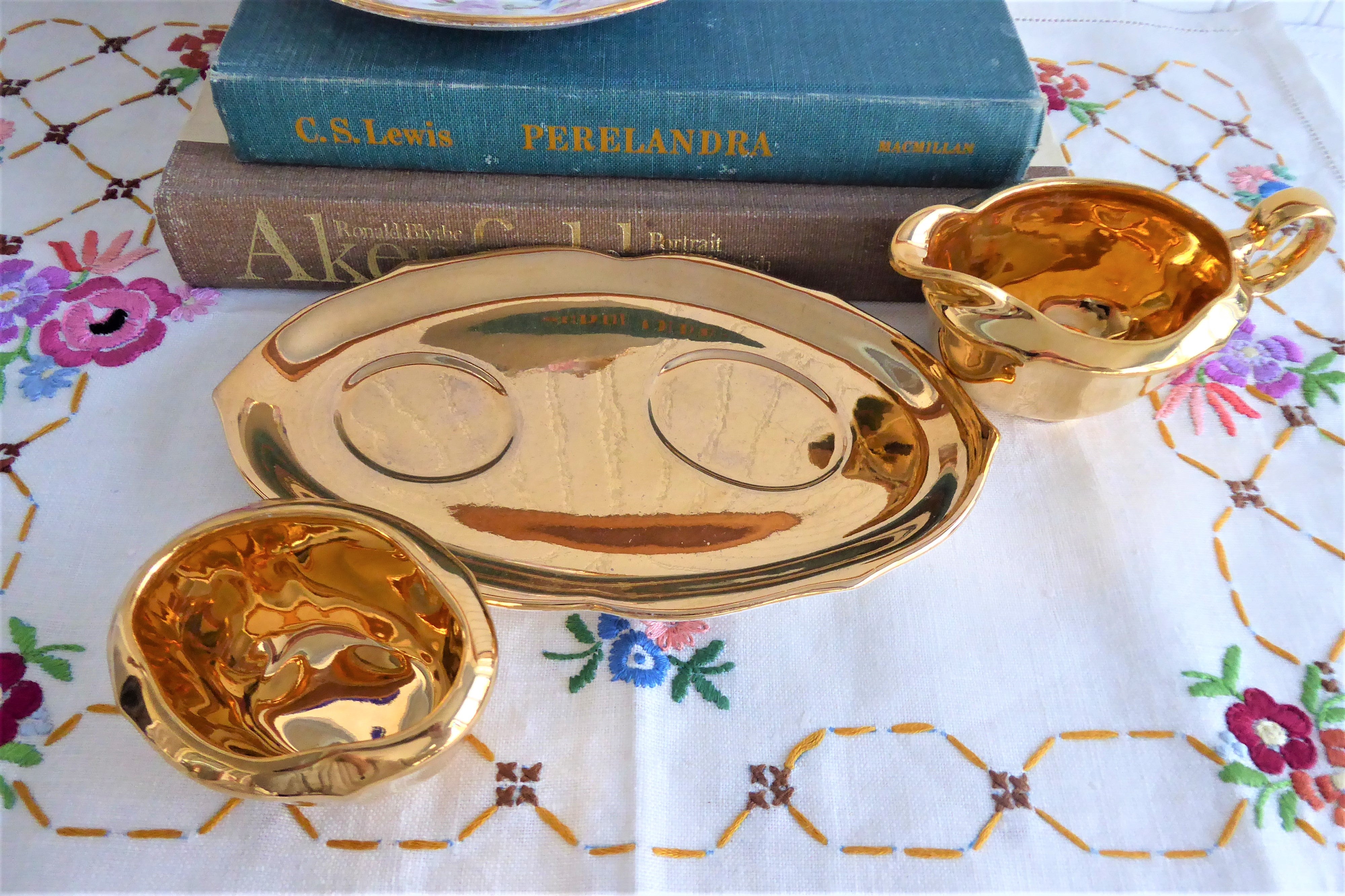 Vintage Royal Winton Golden Age Creamer & Sugar Bowl Set with Matching Tray - 1960s Gold Luster China Tea Service for Afternoon Tea & Collectible Display