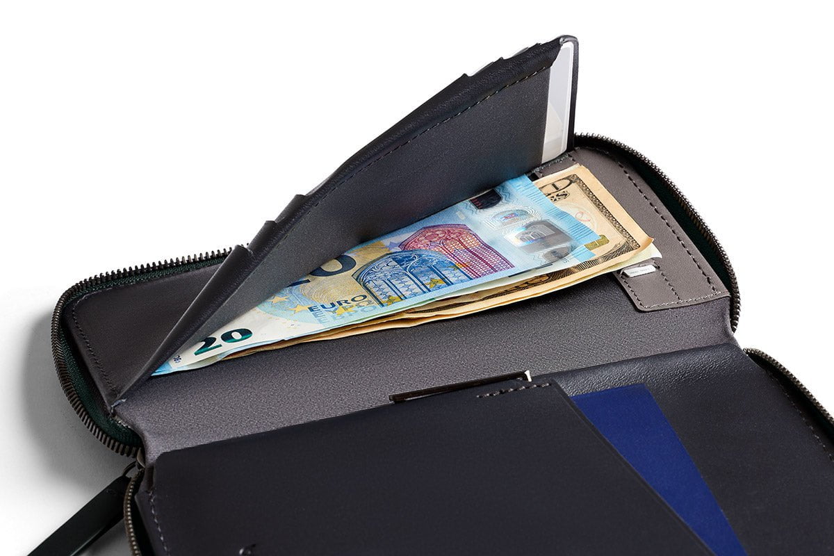 Bellroy Travel Folio Second Edition - Premium Leather Passport Holder & Travel Wallet for Men & Women - Perfect for Airports, Business Trips & International Travel
