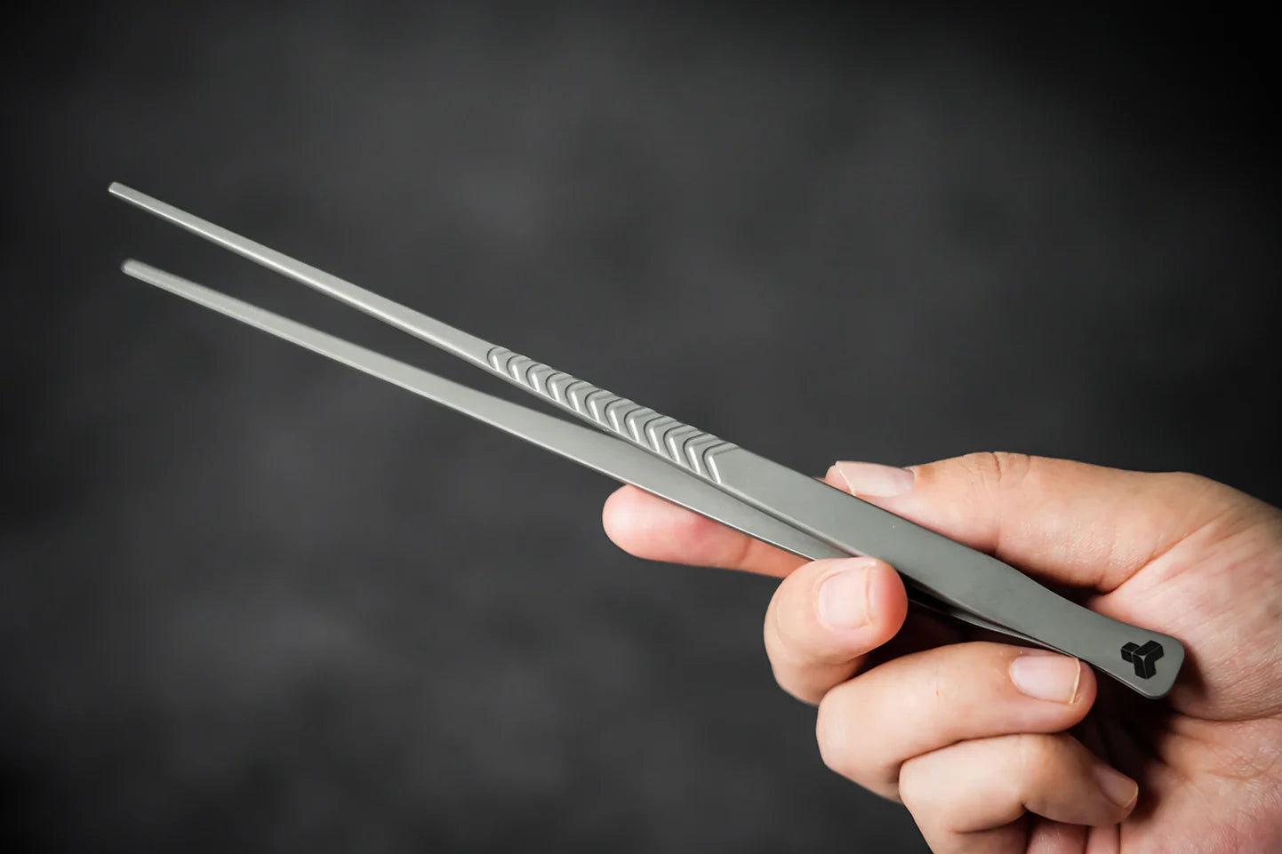 Premium Titanium Plated Tweezers - Professional Stainless Steel Wand for Eyebrow Shaping, Splinter Removal & Crafting - Perfect for Salons, First Aid Kits & DIY Projects