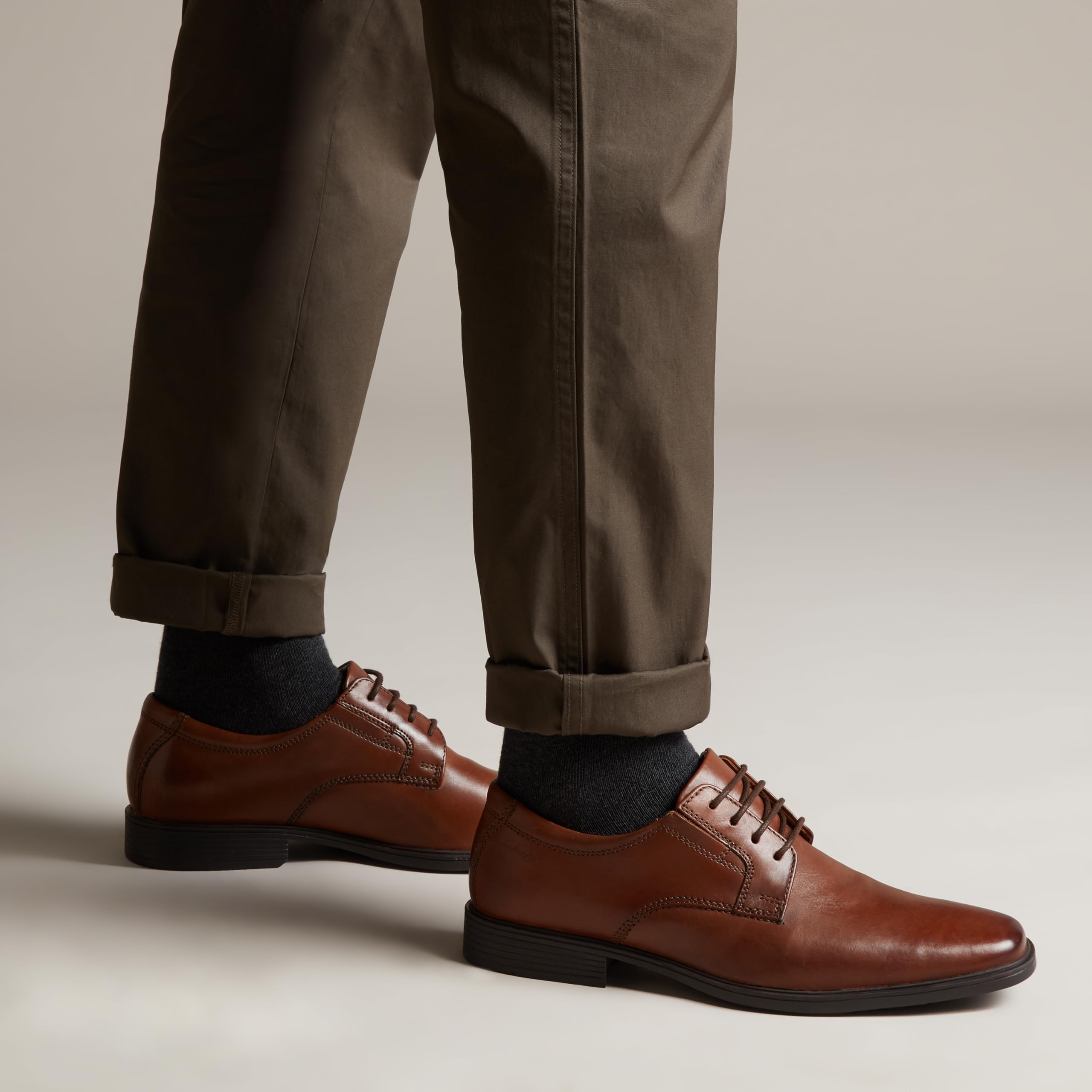 Clarks Men's Tilden Plain Oxford Shoes - Classic Comfortable Casual Dress Shoes for Work, Office & Formal Occasions