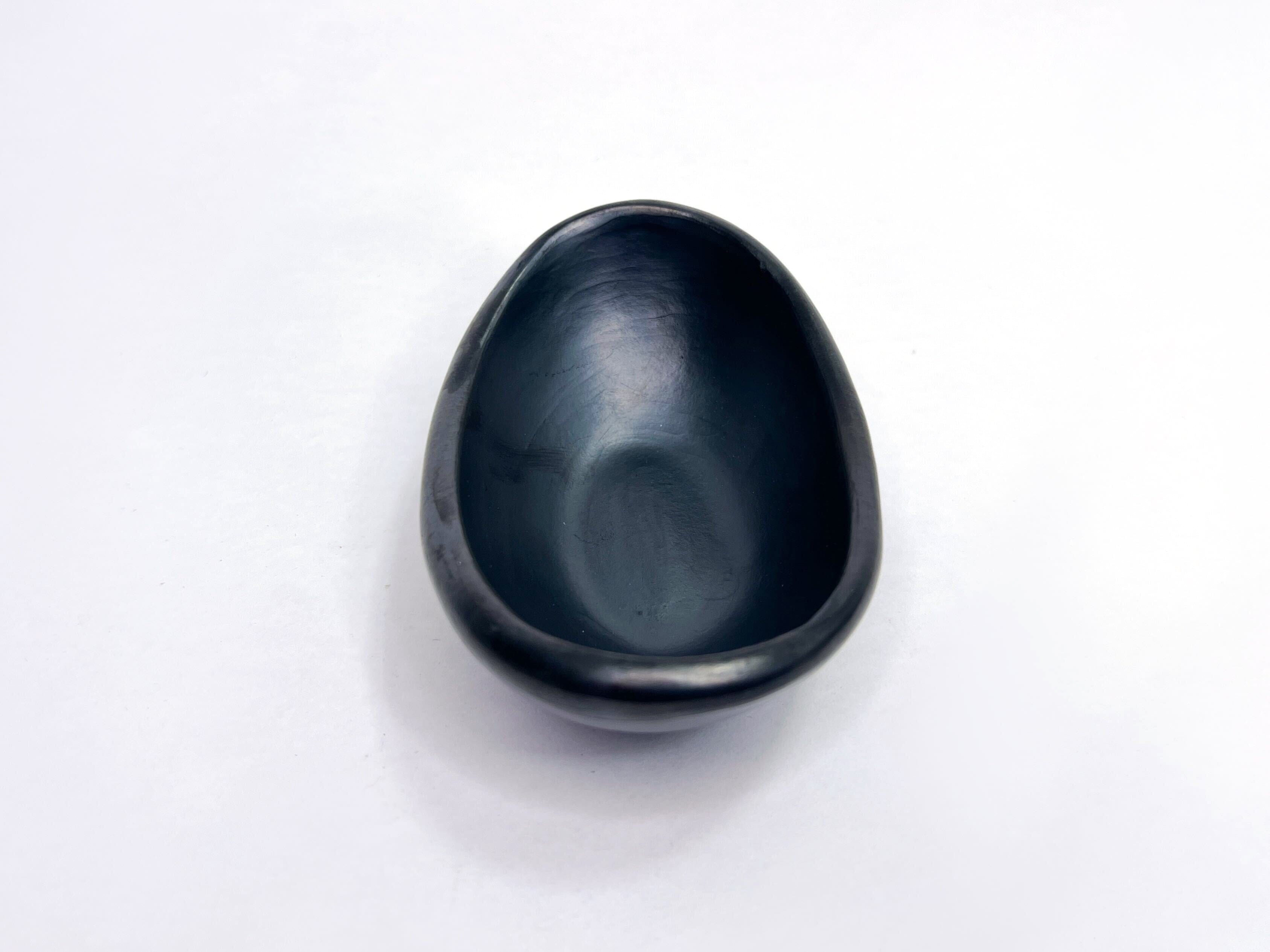 Authentic Chamba Mini Oval Salsa Dish - Elegant Handmade Black Clay Bowl for Salsas, Dips & Condiments | All-Natural Colombian Craftsmanship | Perfect for Parties, Mexican Cuisine & Home Decor