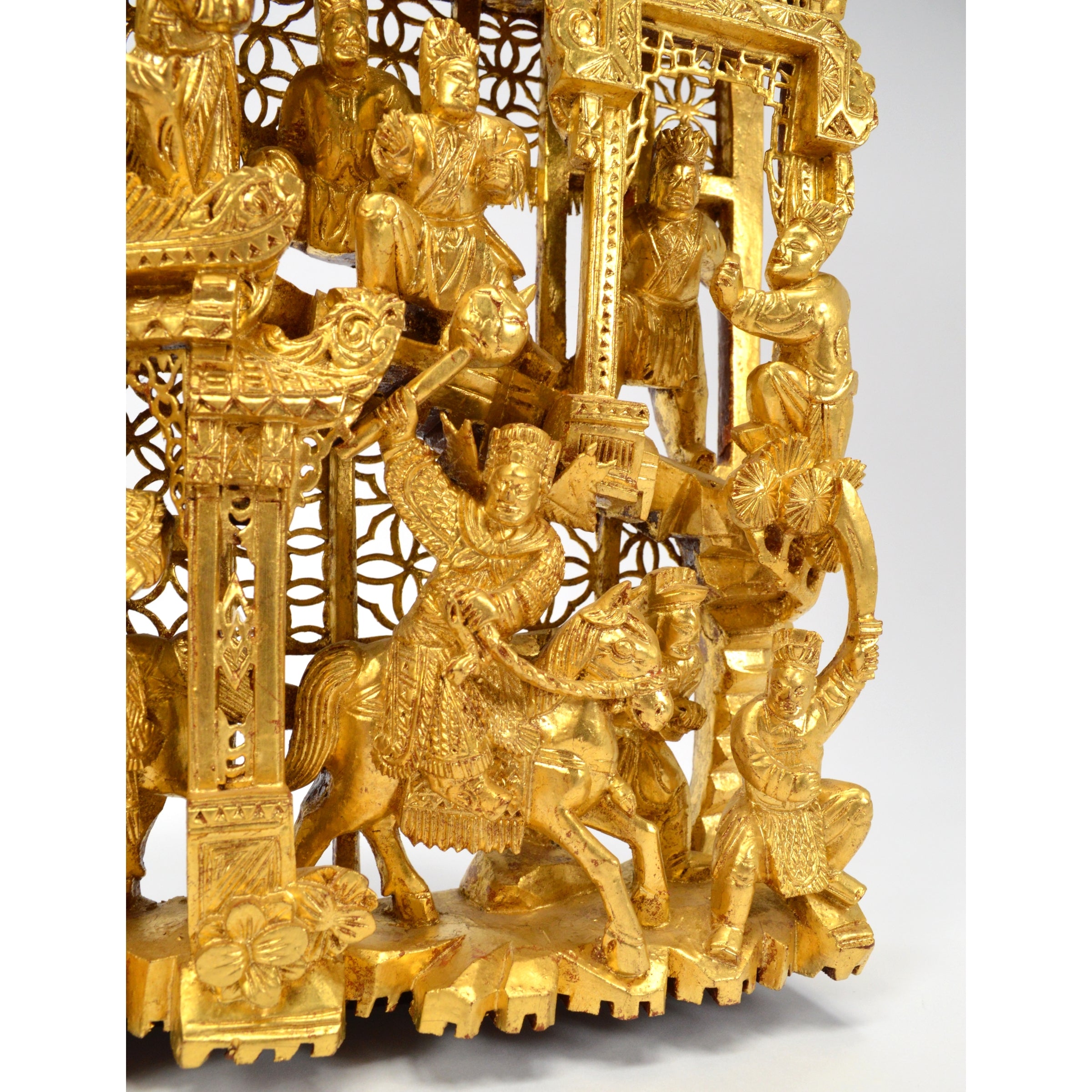 Antique Chinese Carved Wood Openwork Panel with Gold Gilding - Imperial Scene Wall Art for Home Decor & Asian-Inspired Interior Design