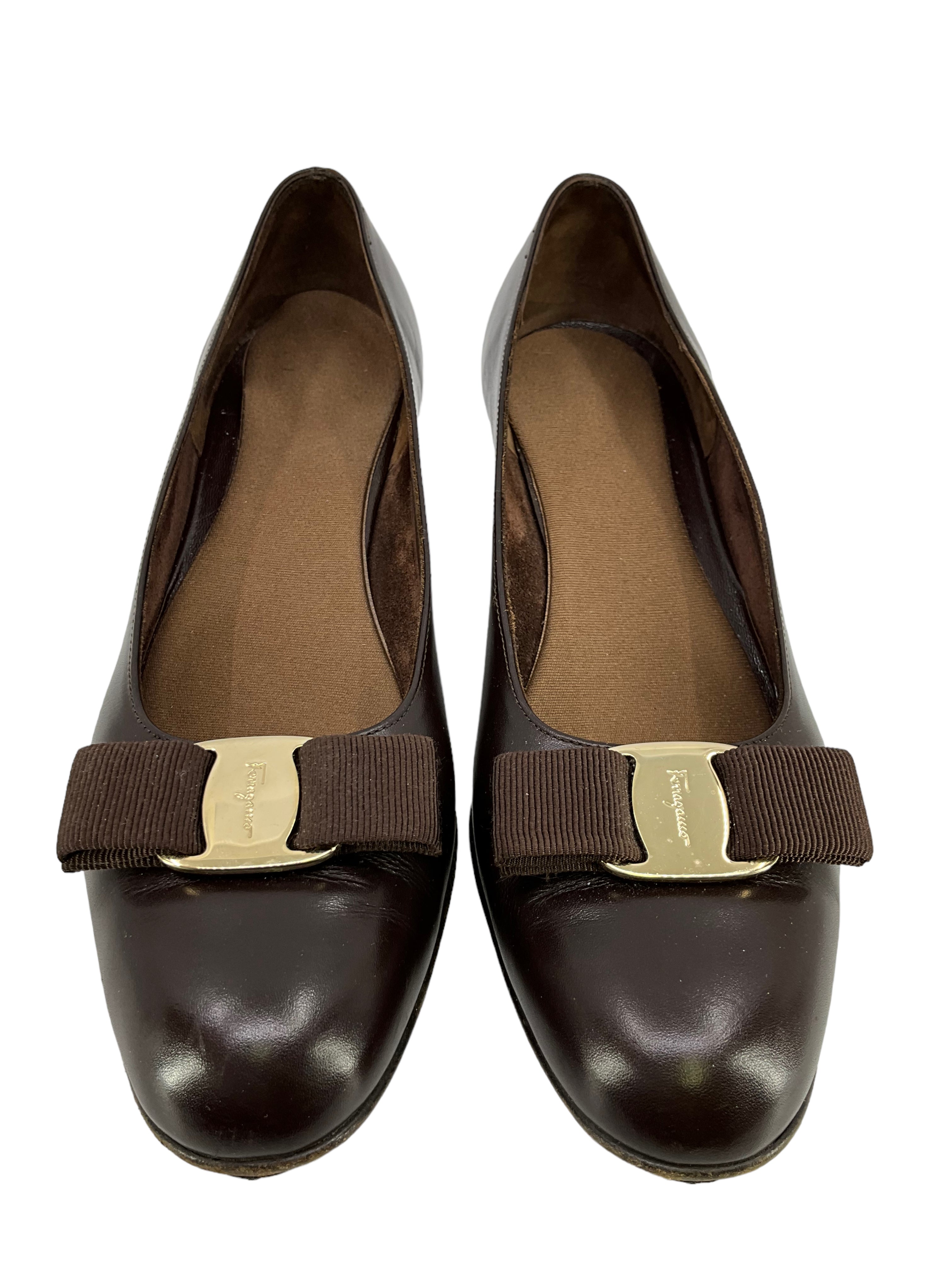 Salvatore Ferragamo Vara Bow Leather Pumps Women's Size 9.5 - Classic Pointed Toe Heels for Office, Wedding & Special Occasions
