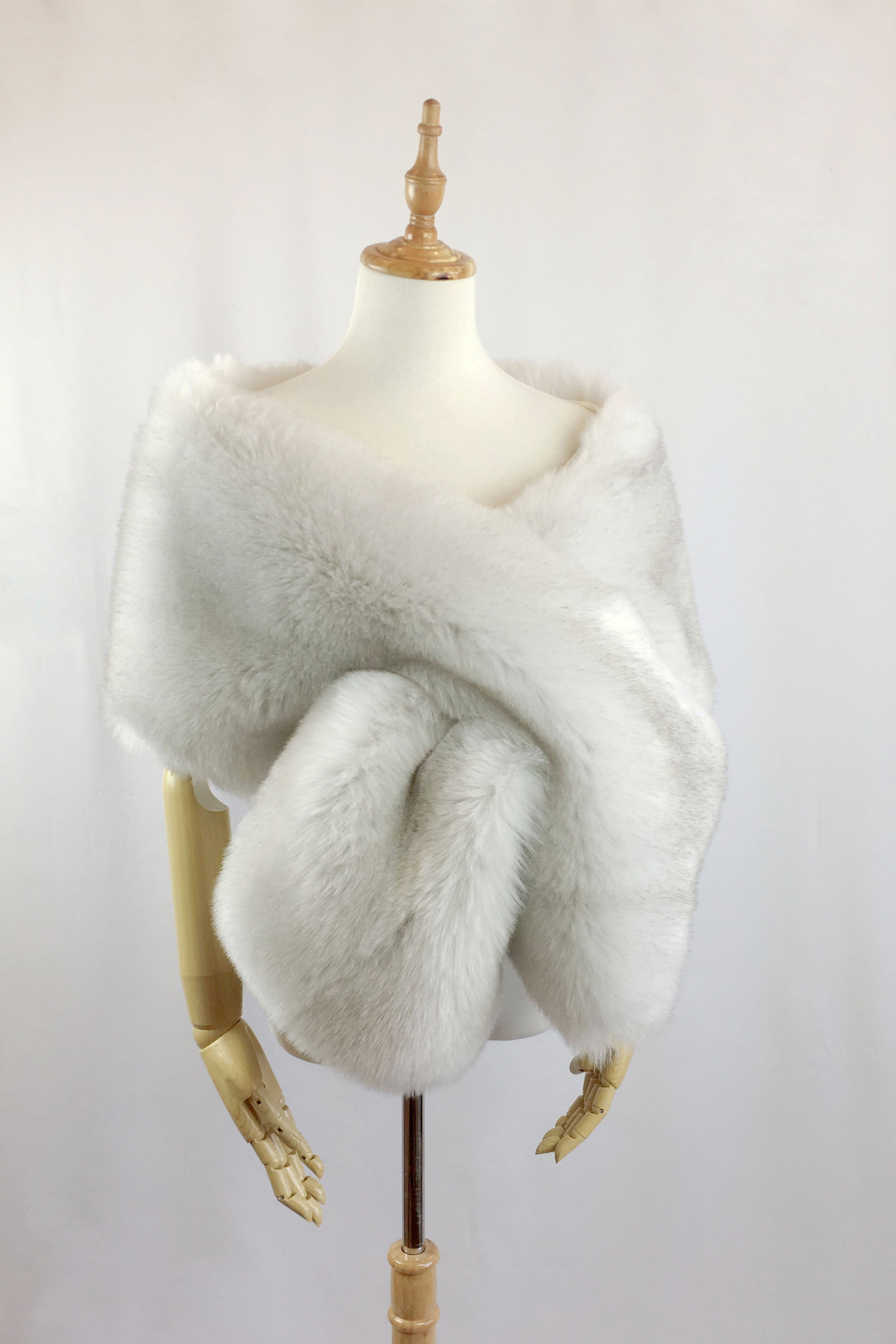 Lilian SGry01 Silver Grey Faux Fur Shawl - Soft Warm Winter Wrap Scarf for Women - Perfect for Parties, Weddings & Cold Weather Fashion