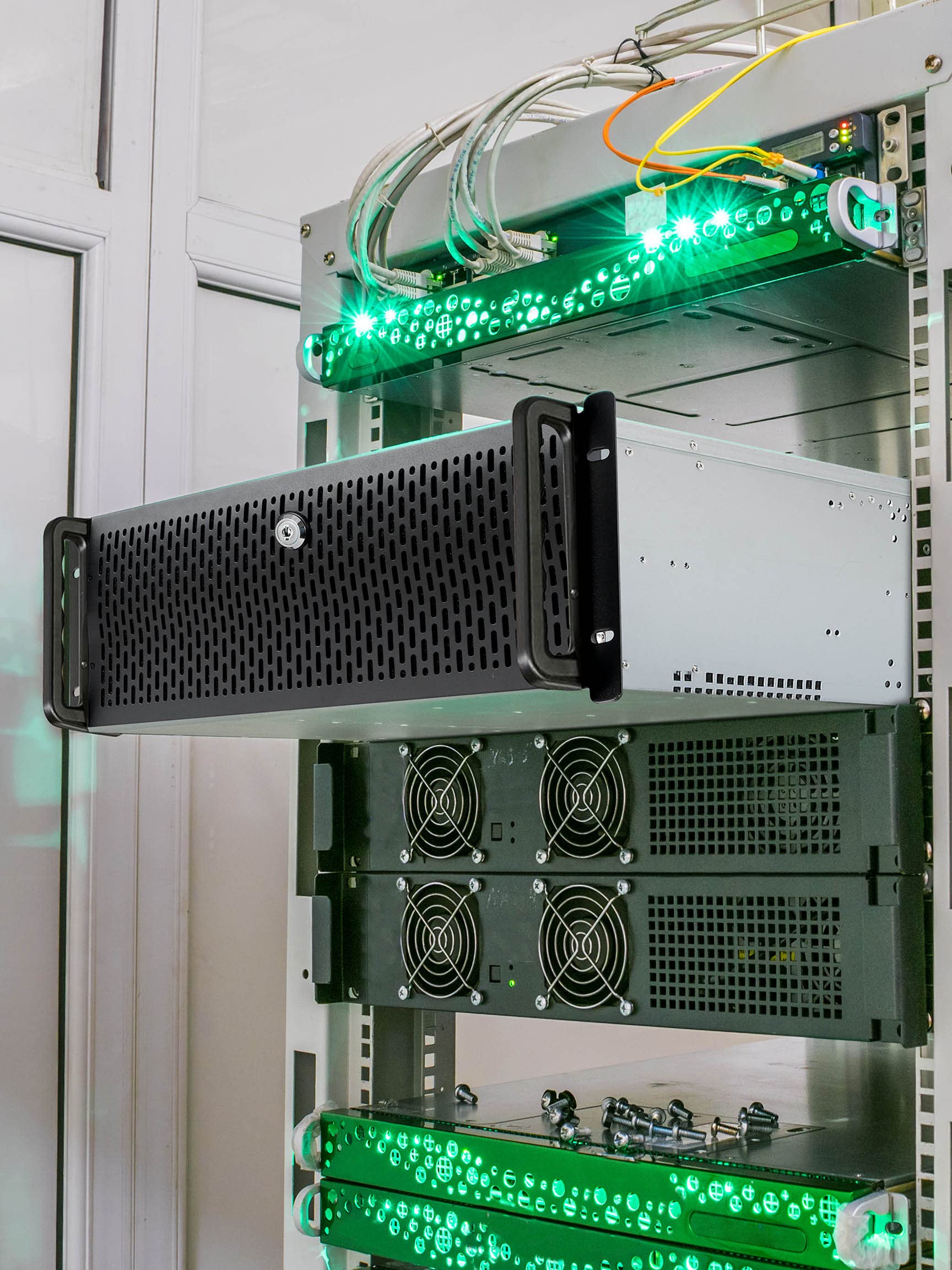 Rosewill RSV-L4000U 4U Server Chassis Rackmount Case - 8 x 3.5