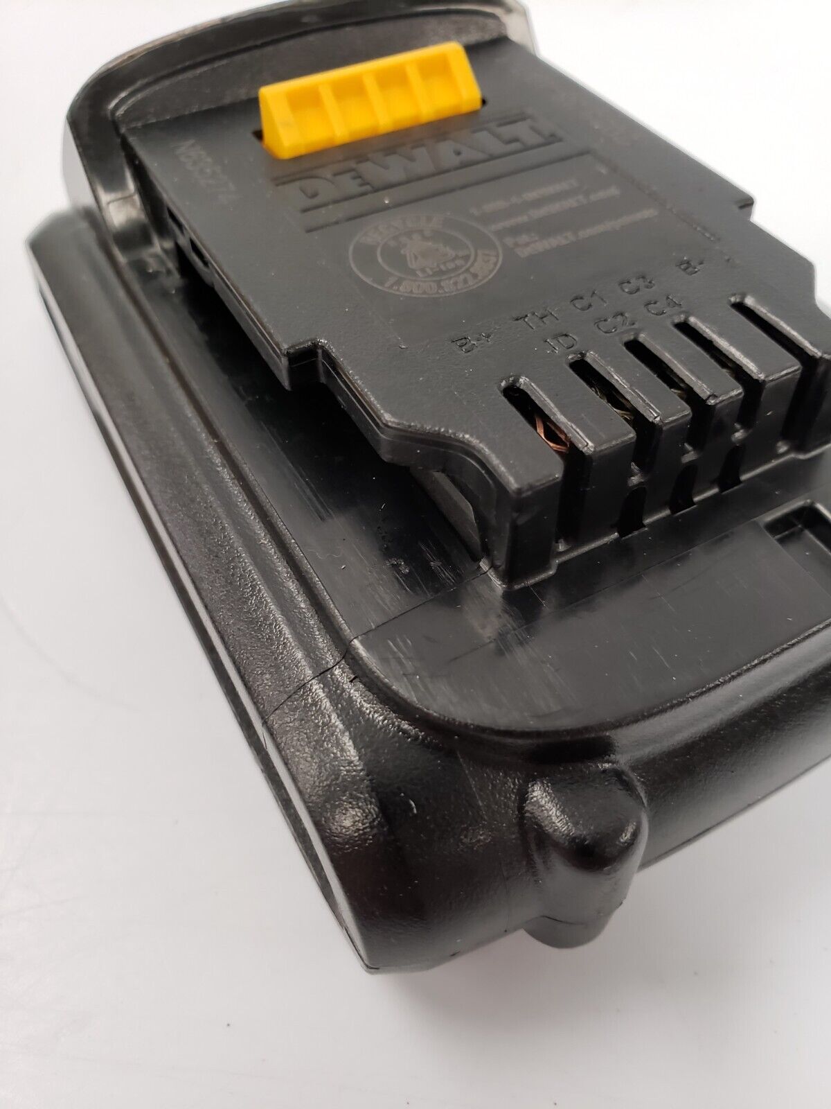 DEWALT DCB201 20V MAX Lithium-Ion Battery 1.5Ah - Compatible with DEWALT 20V Power Tools - Perfect for Drills, Saws & Other Cordless Tools