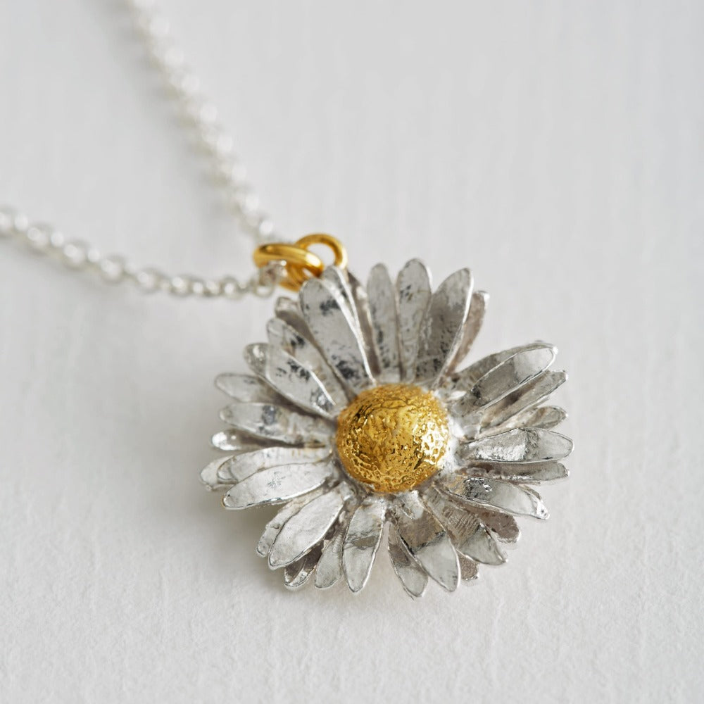 Daisy Necklace for Women - Floral Pendant Jewelry for Everyday Wear & Special Occasions