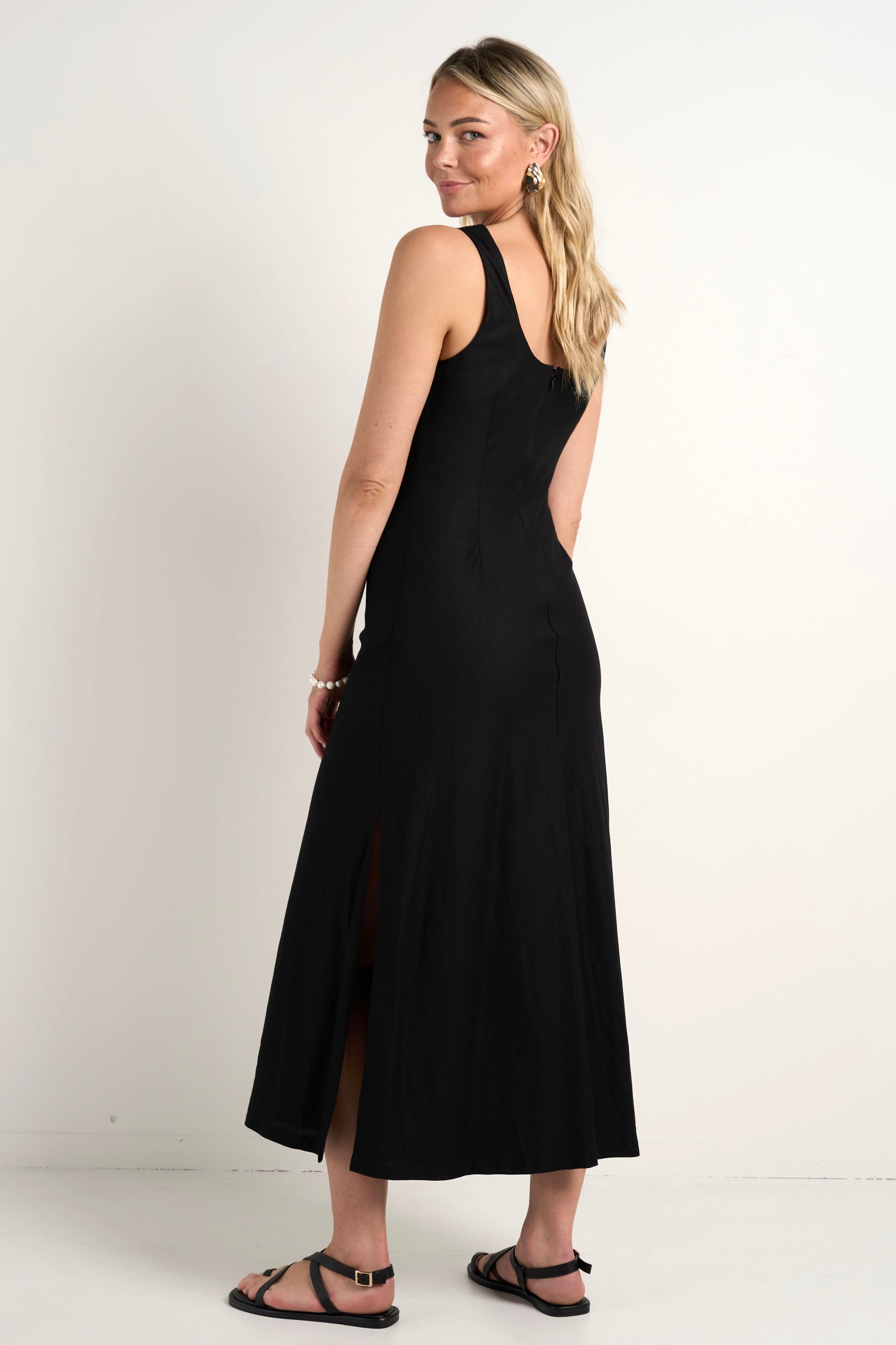 Elegant Black Sleeveless Scoop Neck Bias Cut Maxi Dress for Women - Perfect for Summer Beach Parties, Evening Events and Casual Outings