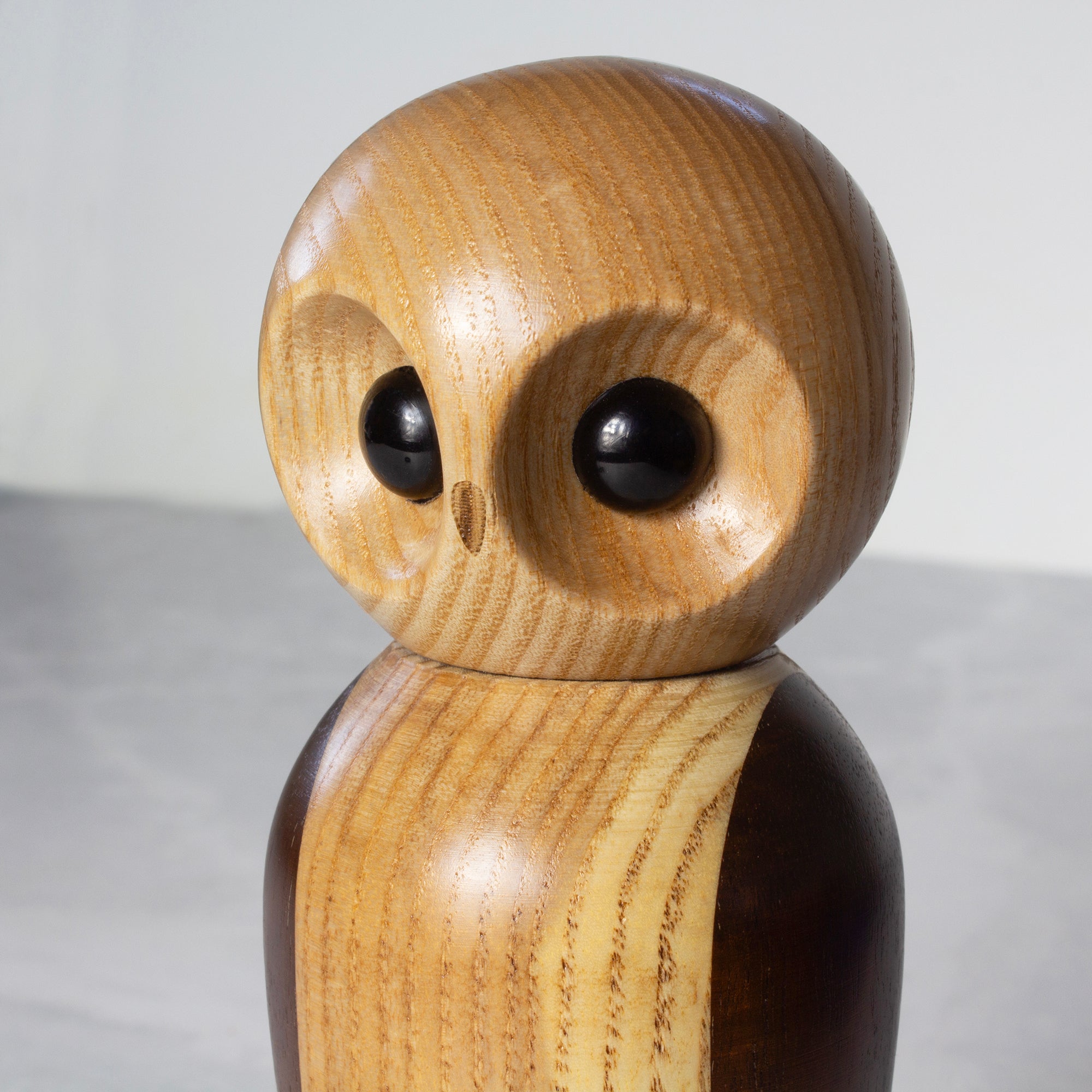 Premium Owl-Shaped Pepper Grinder - Handcrafted Wooden Salt and Pepper Mill with Ceramic Mechanism - Perfect for Kitchen, Dining Table & Gift Giving