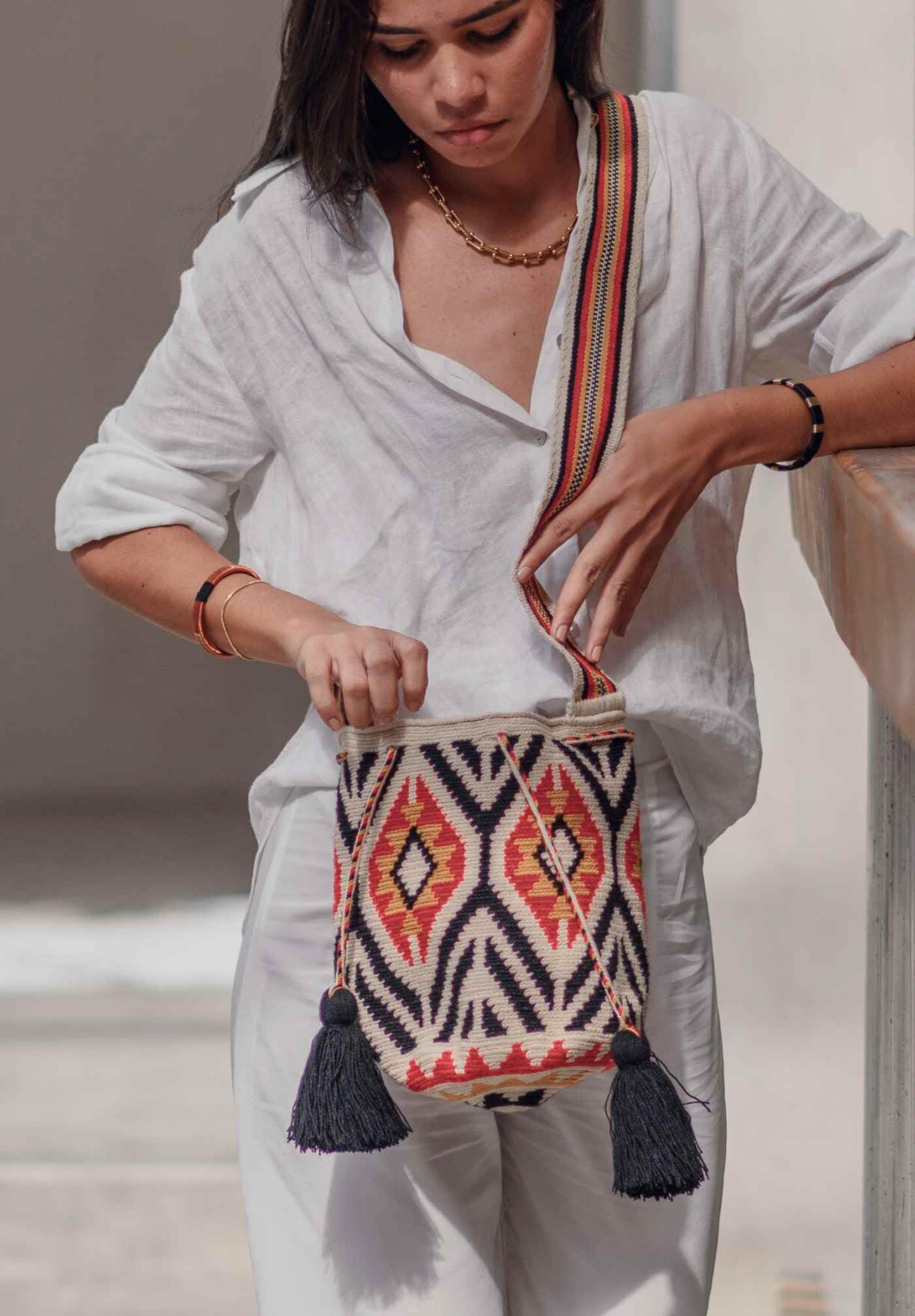 Fairtrade Authentic WAYUU Bag - Handmade Colombian Mochila Crossbody Purse, Medium Crochet Bucket Bag, Artisan Craft from Zaragoza | Perfect for Beach, Travel & Boho Fashion Accessories