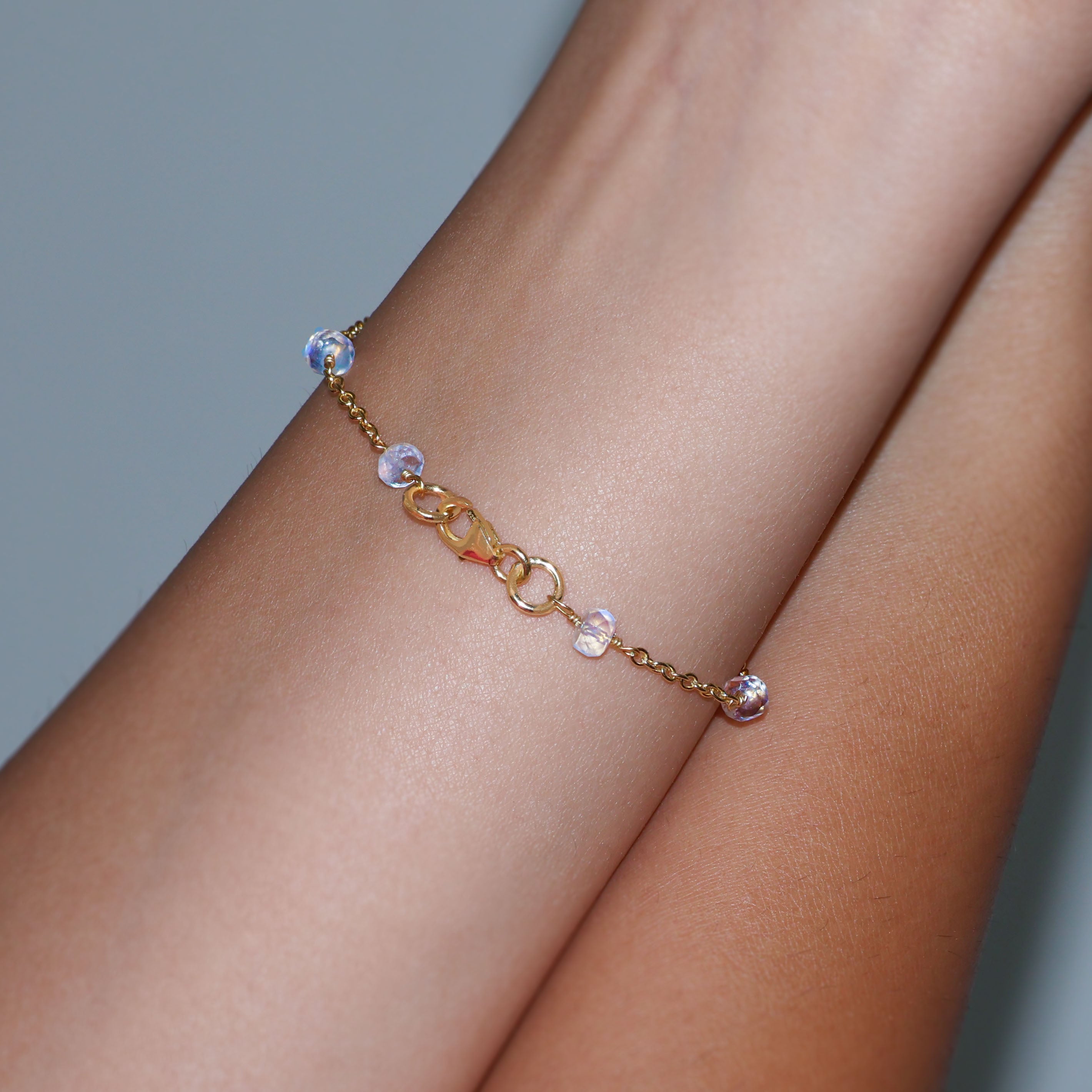 Natural Moonstone Smooth Beaded Chain Bracelet for Women - Healing Crystal Jewelry for Meditation, Yoga & Spiritual Wellness