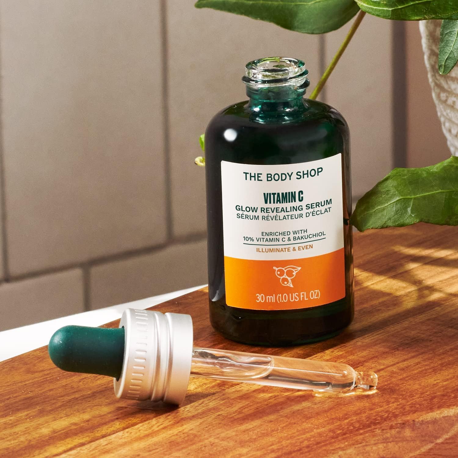 The Body Shop Vitamin C Glow Revealing Serum for Dull & Tired Skin - 30ml Brightening Face Serum | Evens Skin Tone & Boosts Radiance | Perfect for Morning Skincare Routine & Pre-Makeup Glow