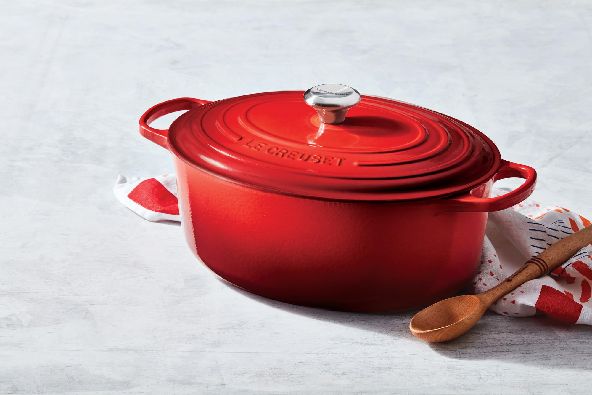 Le Creuset Signature 5-Quart Enameled Cast Iron Oval Dutch Oven - Cerise Red | Premium Cookware for Braising, Stewing & Baking | Perfect for Family Dinners & Holiday Meals