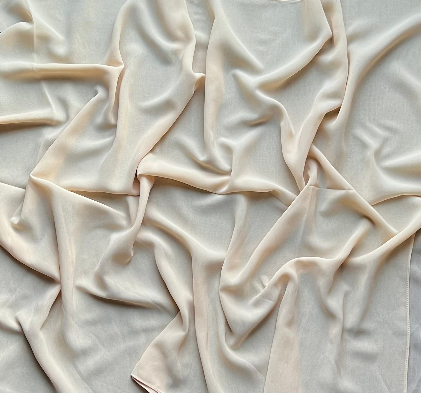 Elegant Cream Georgette Chiffon Fabric - Perfect for Bridal Gowns, Evening Dresses & Flowy Scarves