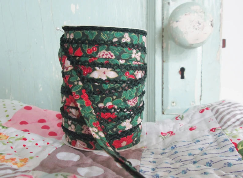 Christmas Floral Dark Green Double Fold Croquet Edge Lace Bias Tape - 1 Yard for DIY Sewing, Quilting, Dressmaking & Holiday Decorations