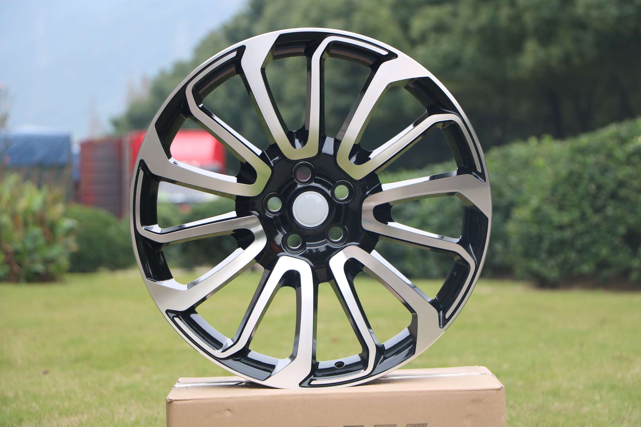 22-Inch Alloy Wheels for Range Rover Vogue, Sport, Defender, Discovery & LR3/LR4 - Premium Off-Road & Luxury SUV Rims for Adventure & City Driving