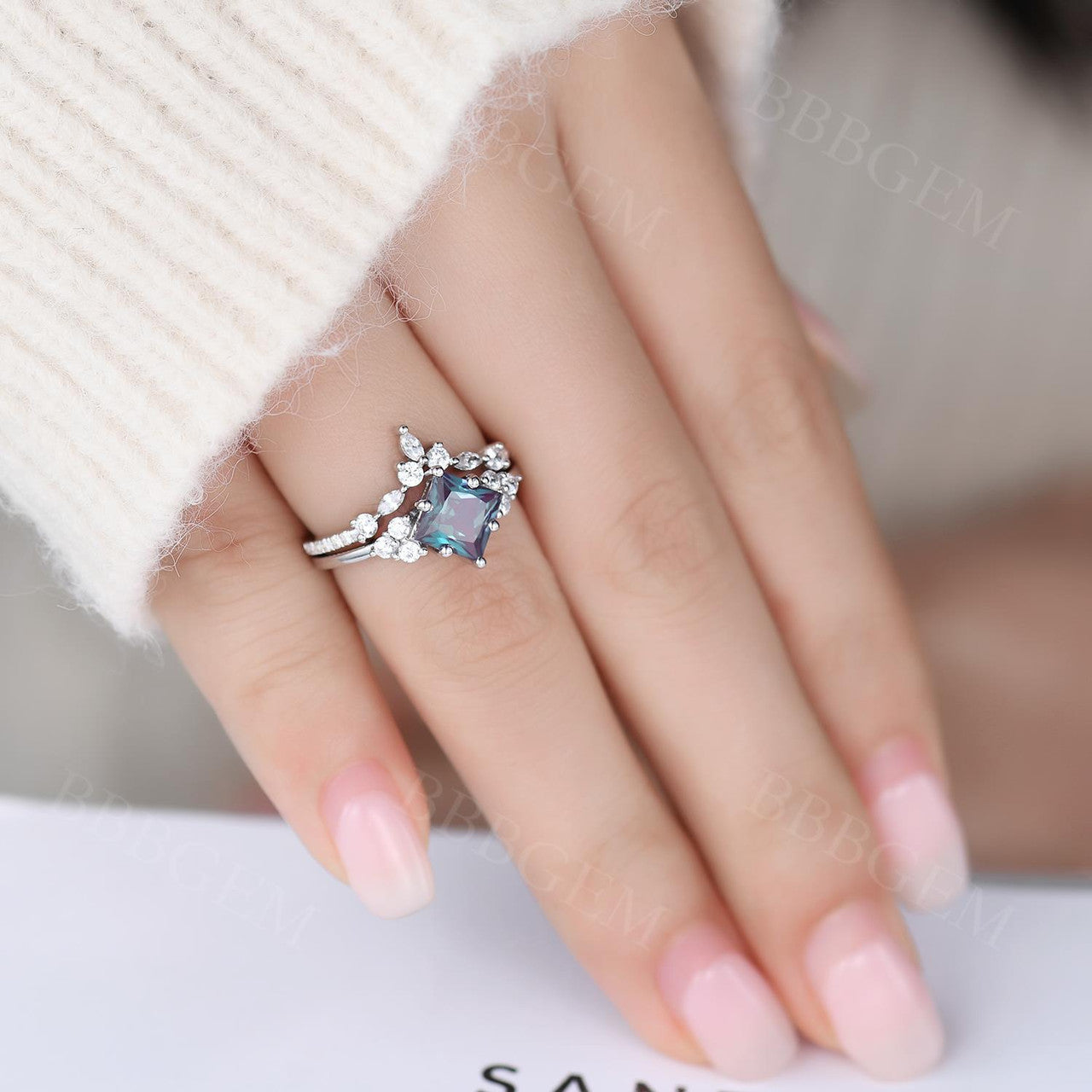 Vintage 6mm Princess Cut Alexandrite Engagement Ring with Curved Moissanite Matching Wedding Band - Perfect for Proposals, Anniversaries & Bridal Jewelry Sets