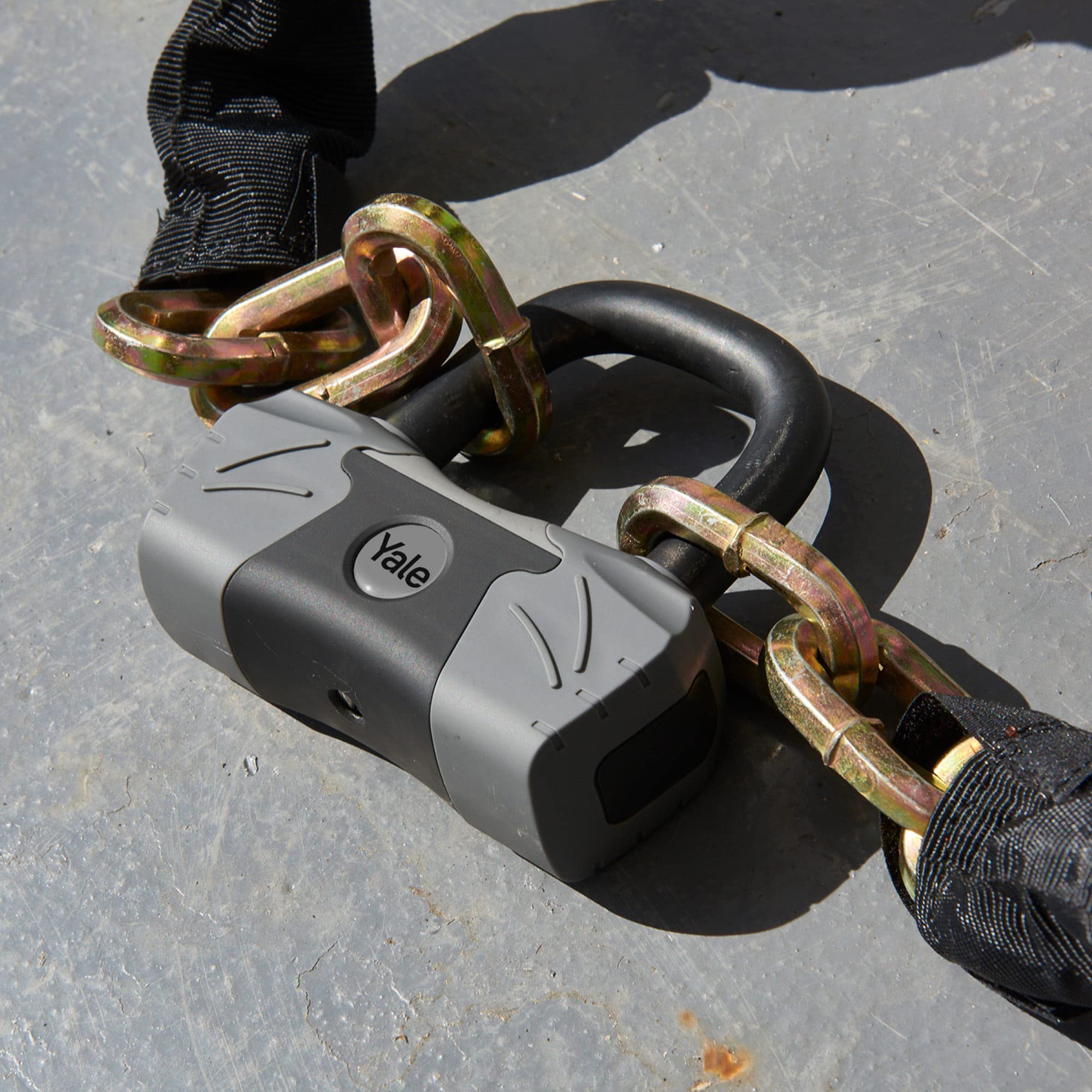 Yale YCL3/10/180/1 Maximum Security Bike Chain Lock 1800mm - Heavy Duty Bicycle Protection with 4 Keys (Includes 1 Micro-Light Key) - Perfect for Urban Commuting, Bike Parking & Outdoor Cycling Security