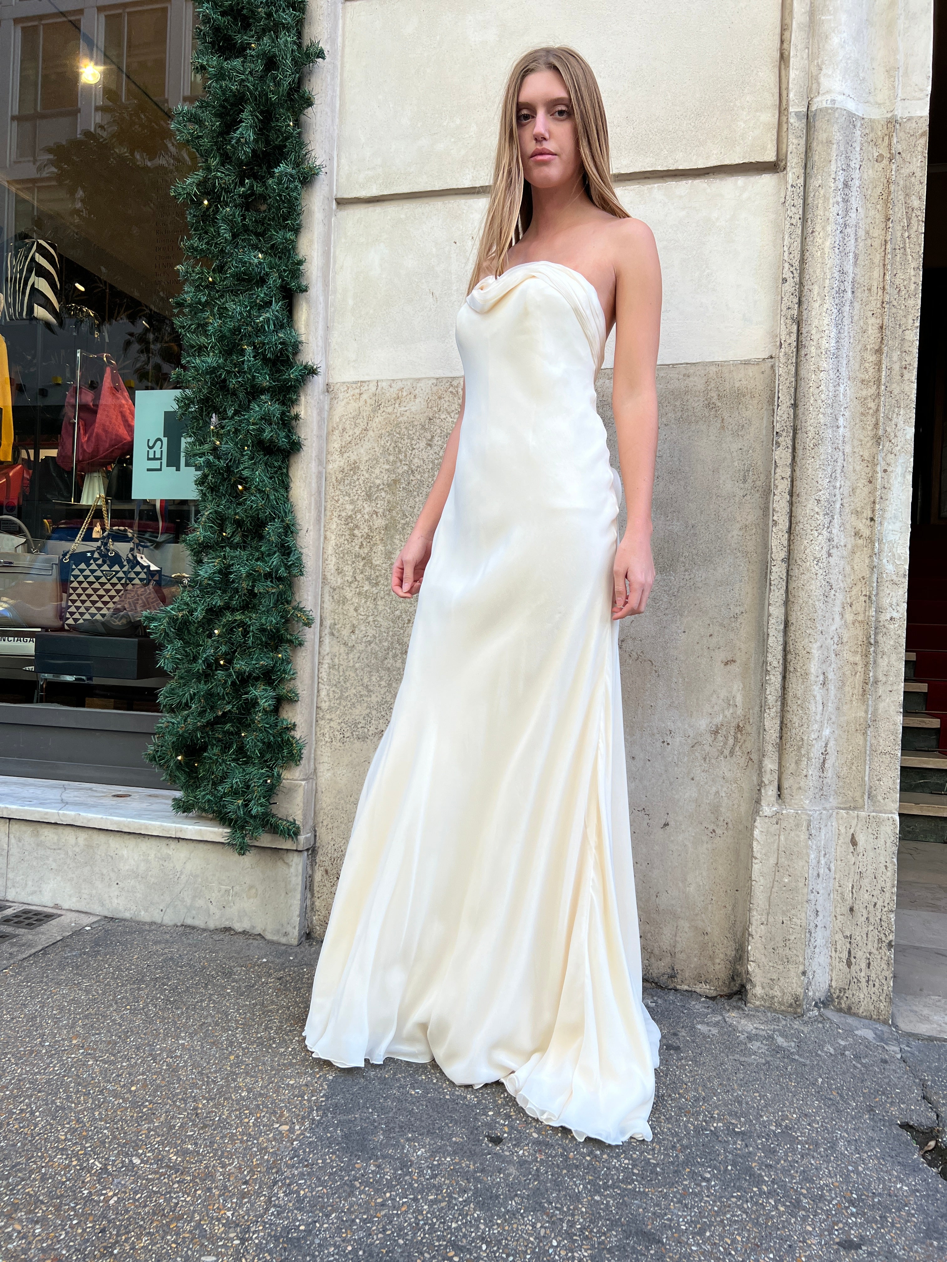 Elegant Pignatelli Wedding Dress - Lace A-Line Bridal Gown for Church Ceremony & Romantic Outdoor Weddings